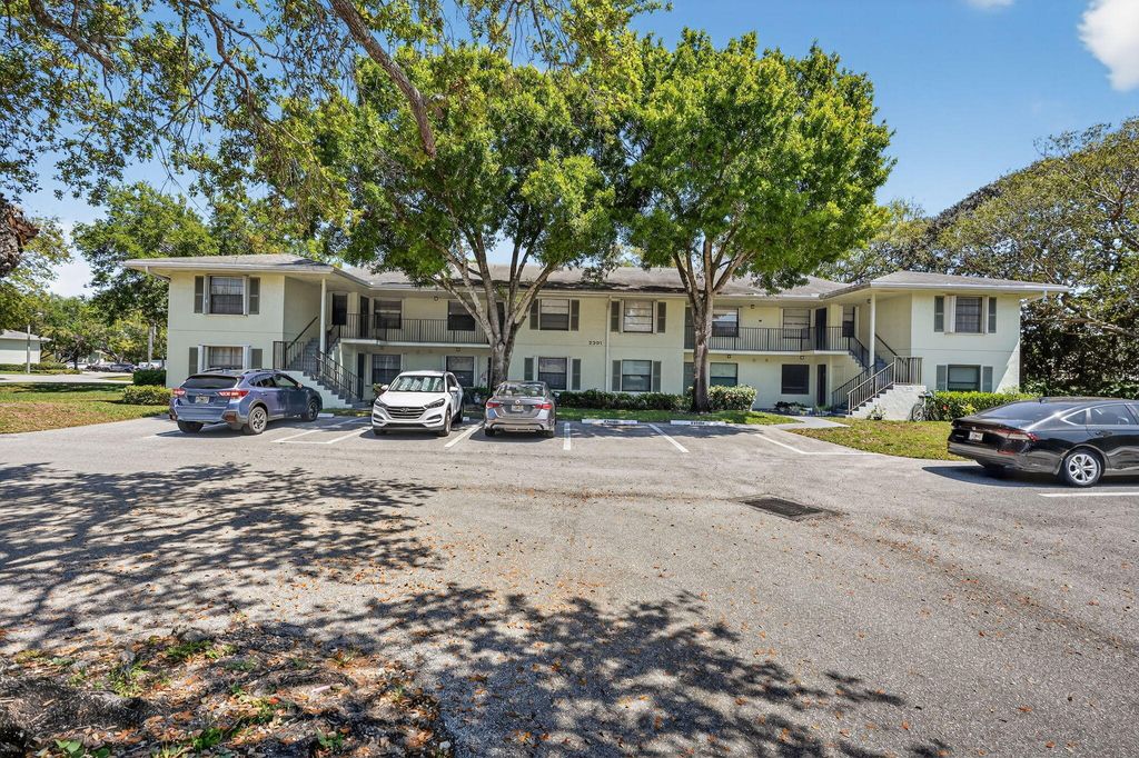 Photo of 2301 Sabal Ridge Court #H, Palm Beach Gardens, FL 33418 (MLS # B26007291)