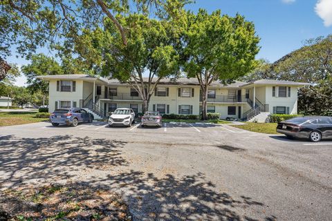 2301 Sabal Ridge Court H Palm Beach Gardens FL 33418