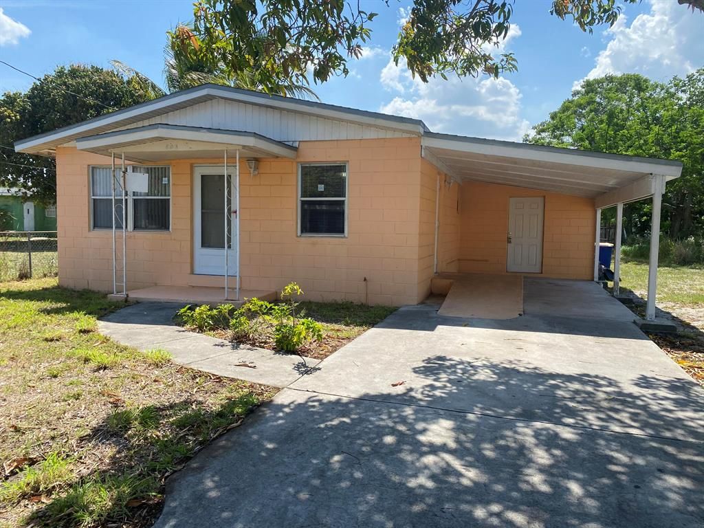 Photo of 807 N 17th Street, Fort Pierce, FL 34950 (MLS # R10713374)