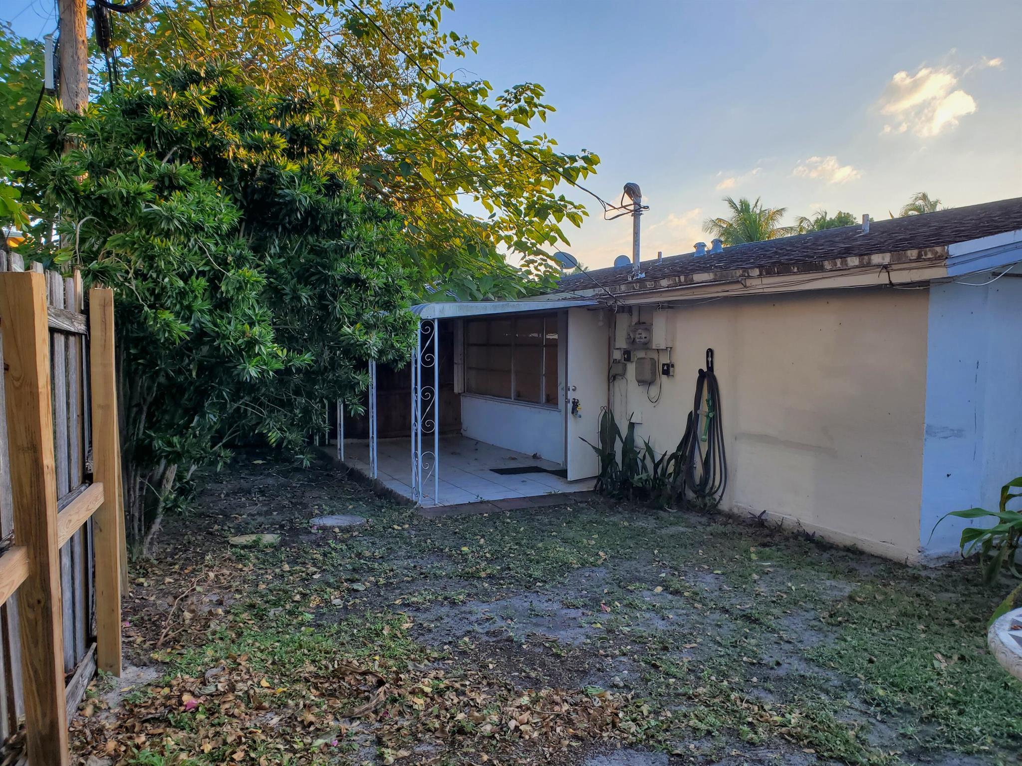 CORAL RIDGE ISLES - Residential Lease