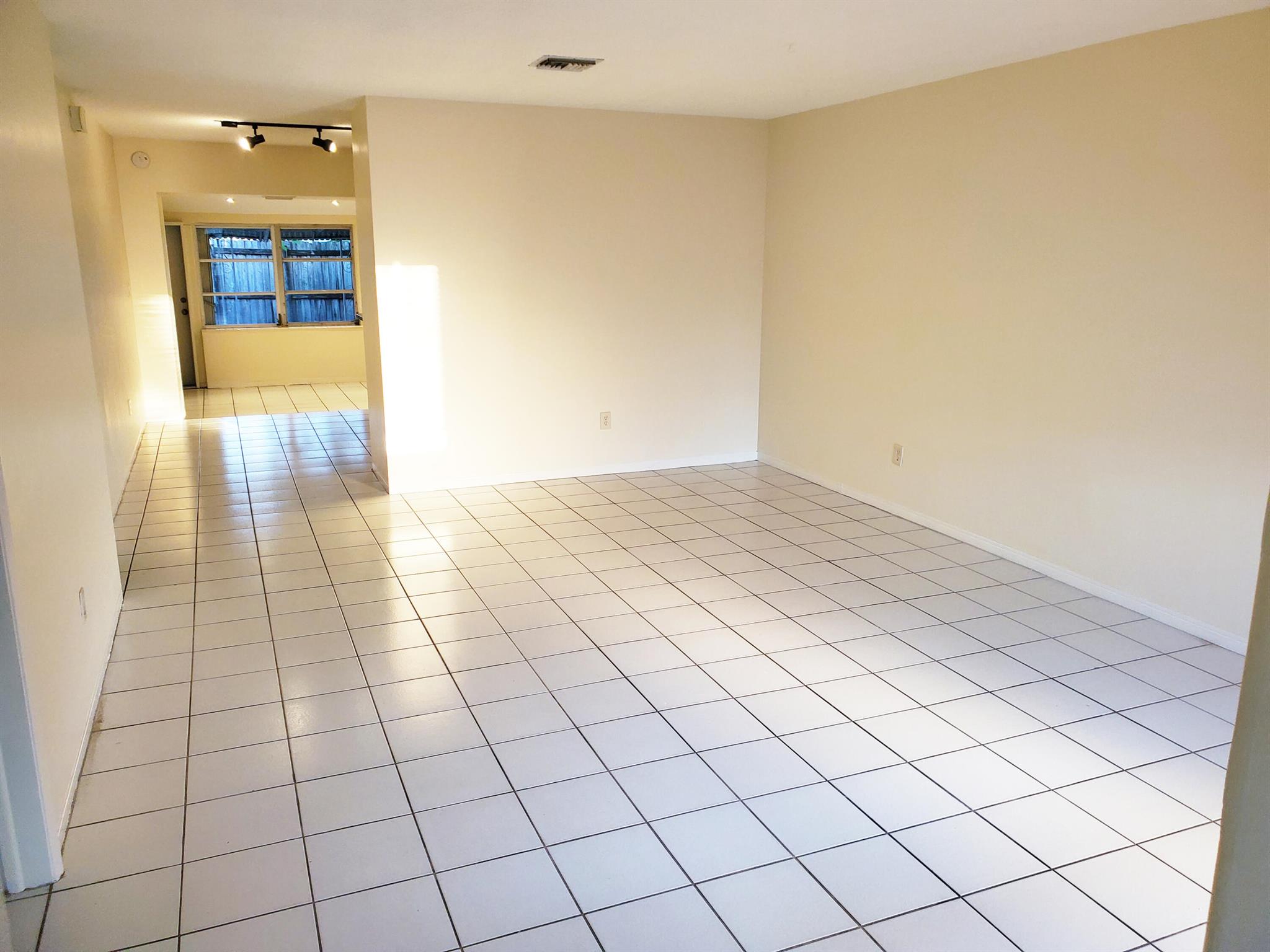 CORAL RIDGE ISLES - Residential Lease