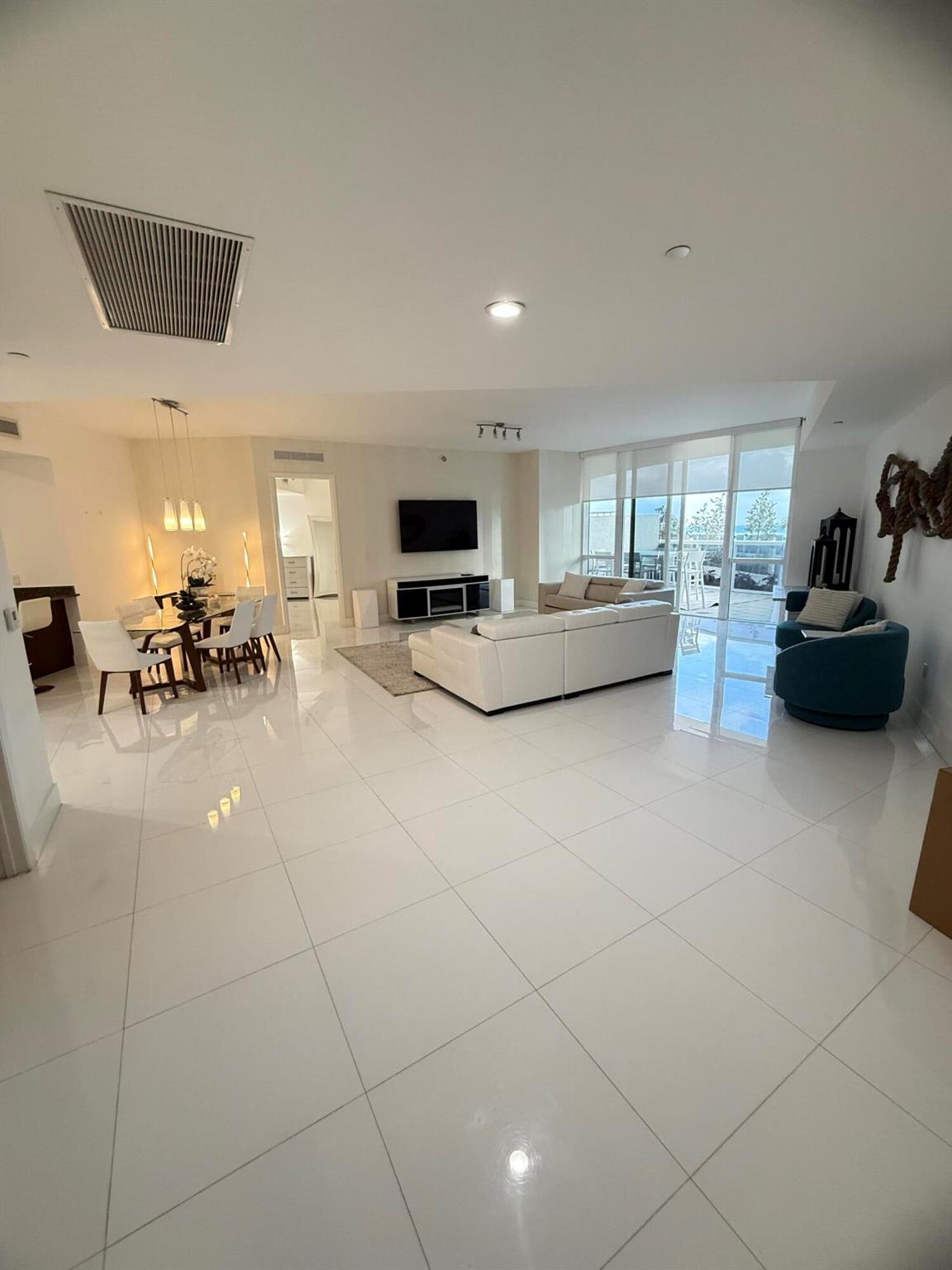15811 Collins Avenue 407