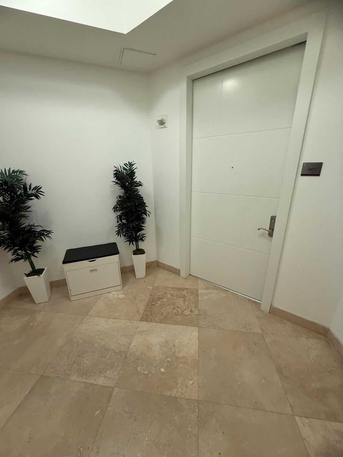 15811 Collins Avenue 407
