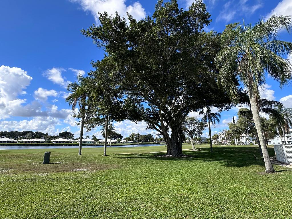 ATLANTIS SHERBROOKE VILLAS CONDO - Residential