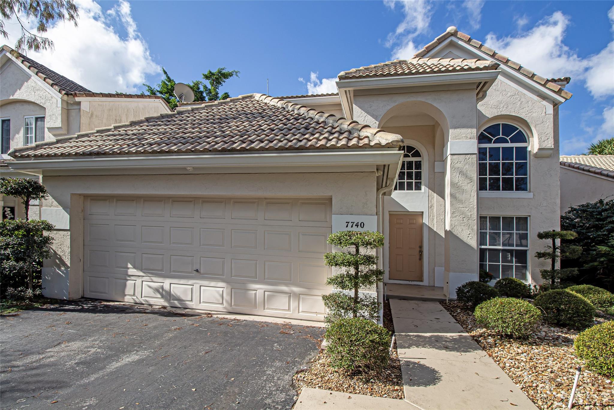 Impressive 3 bedroom 2.5 bathroom Single Family Home in 24 hour gated Coral Springs community with a 2 car
garage. This spacious house has a formal living and dining room area along with a den. This home features
camera’s inside and outside of the house for your security. The backyard is fenced in for your privacy which features a Jacuzzi and lovely entertainment area. Master bedroom has walk in closets, the bathroom inside the master has a stand up shower and also a Jacuzzi tub. Hurricane Impact windows throughout the home.