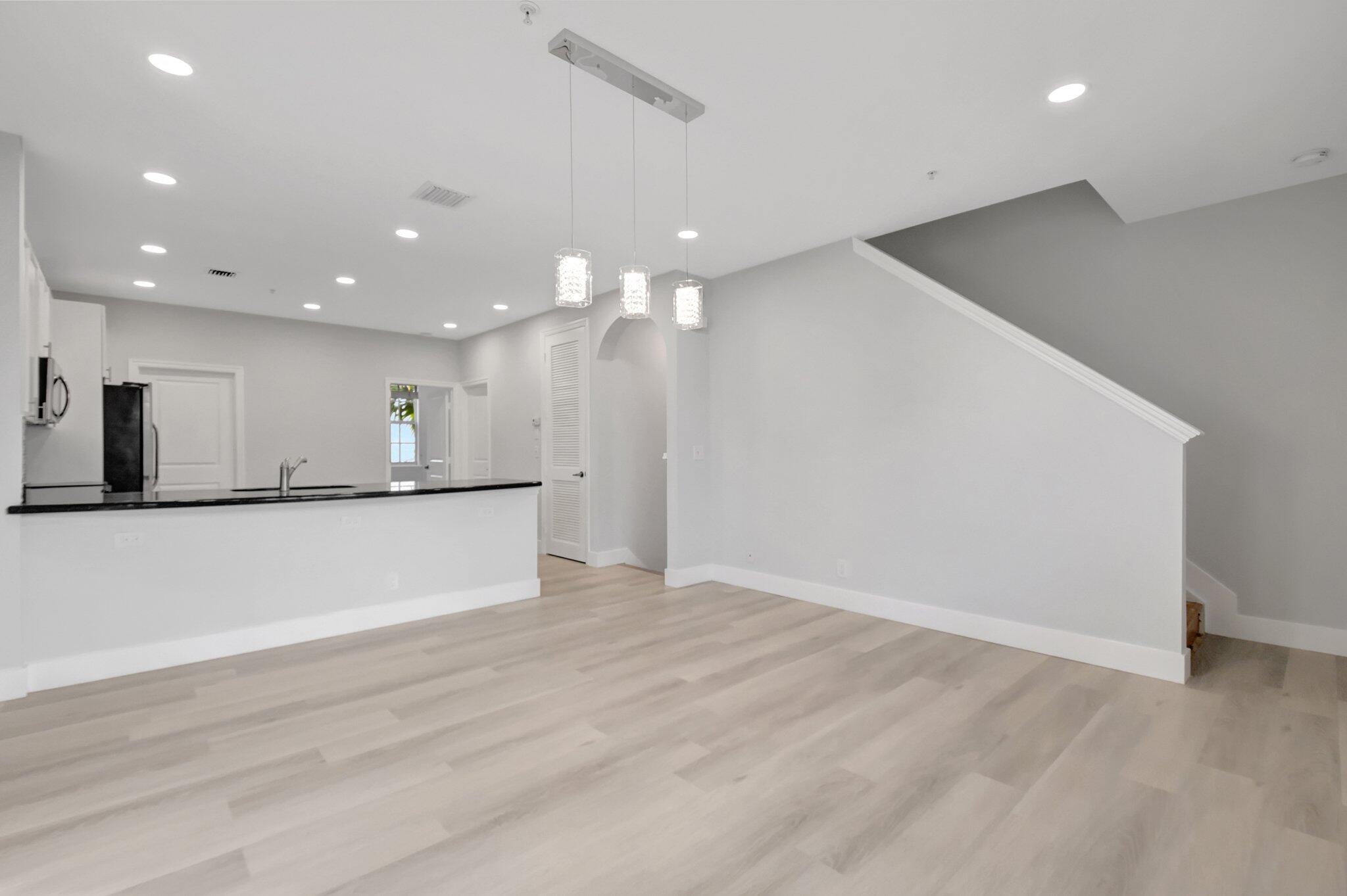 OLD PALM GROVE - Residential Lease