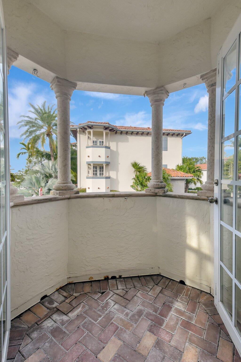 OLD PALM GROVE - Residential Lease