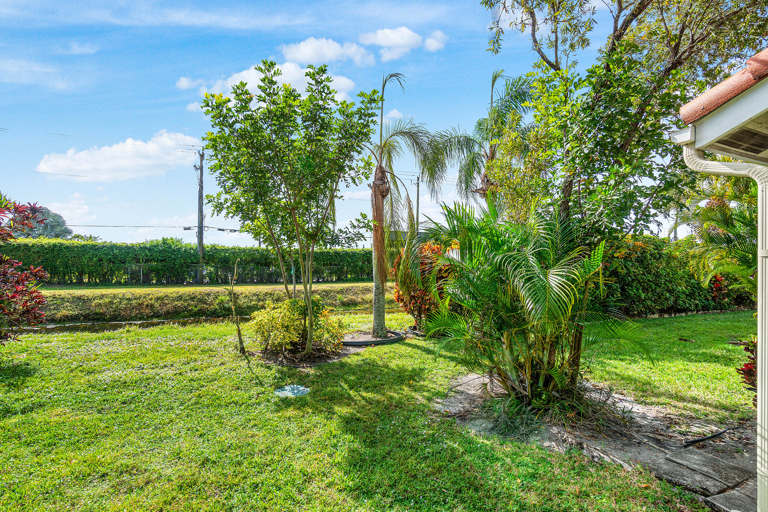 FLORAL LAKES - Residential