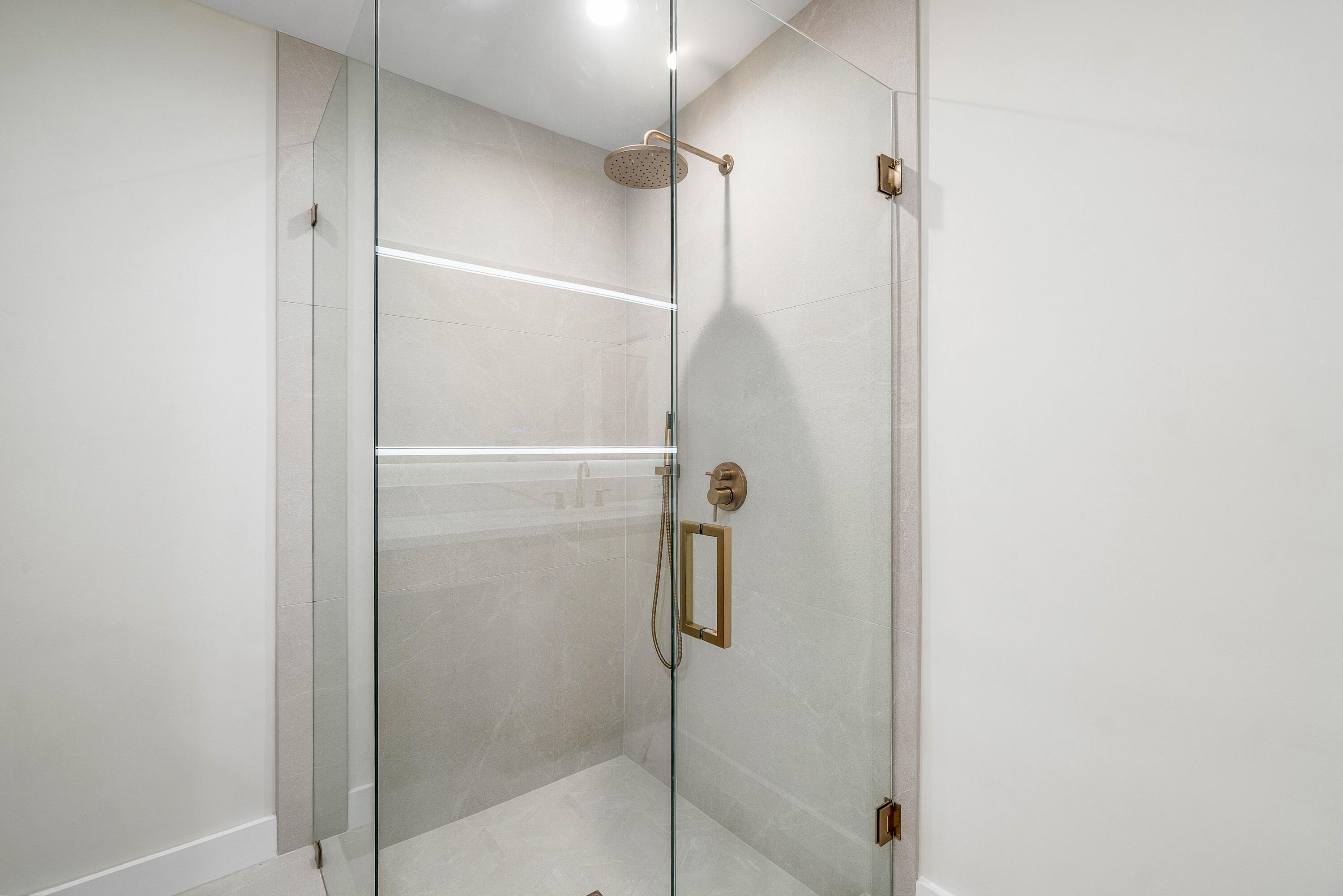 FLORAL LAKES - Residential