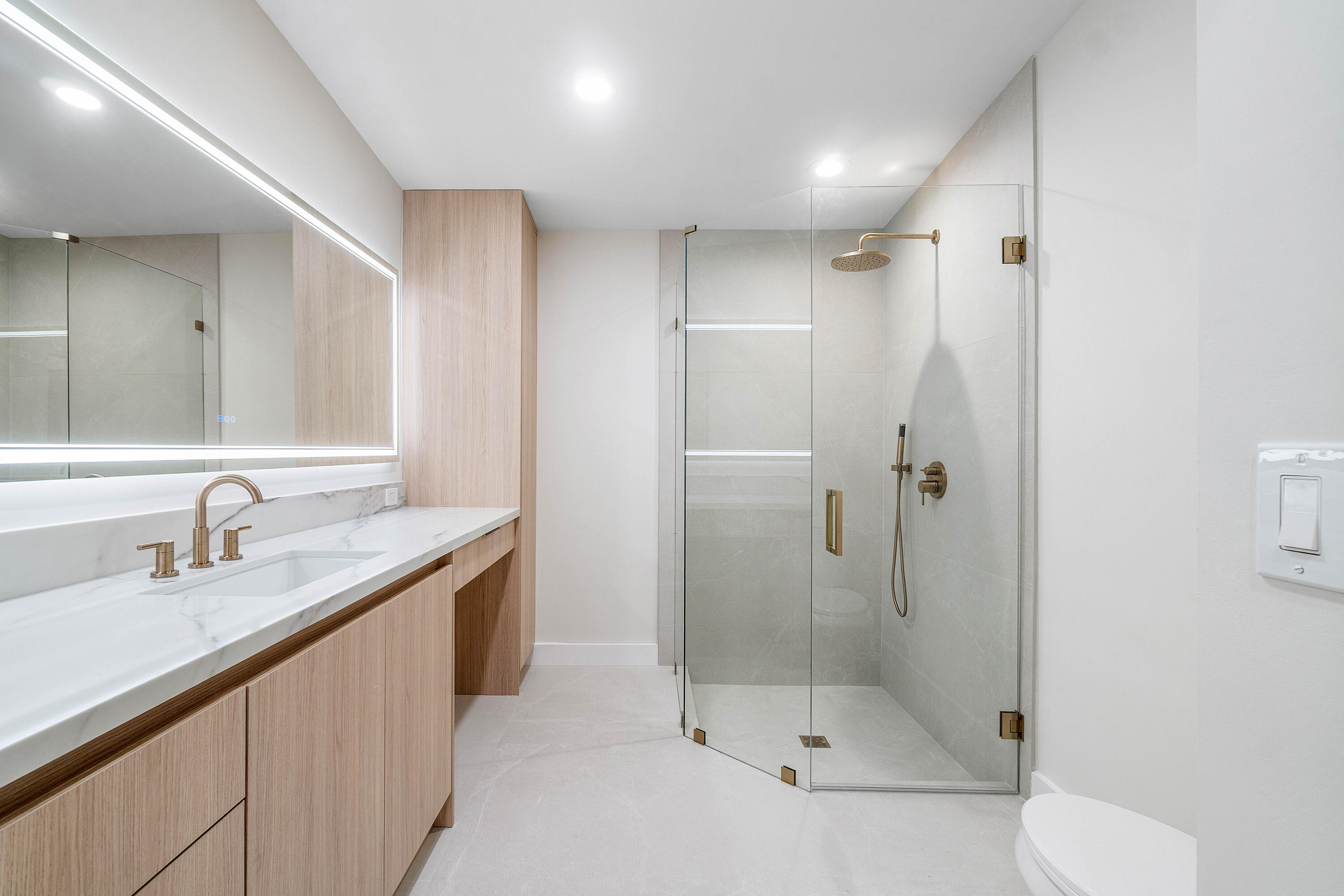 FLORAL LAKES - Residential