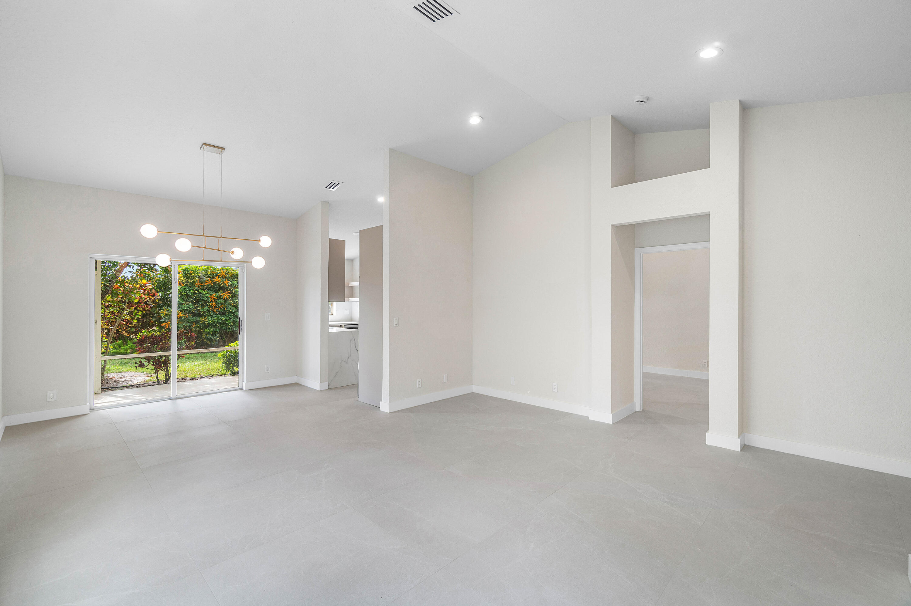 FLORAL LAKES - Residential