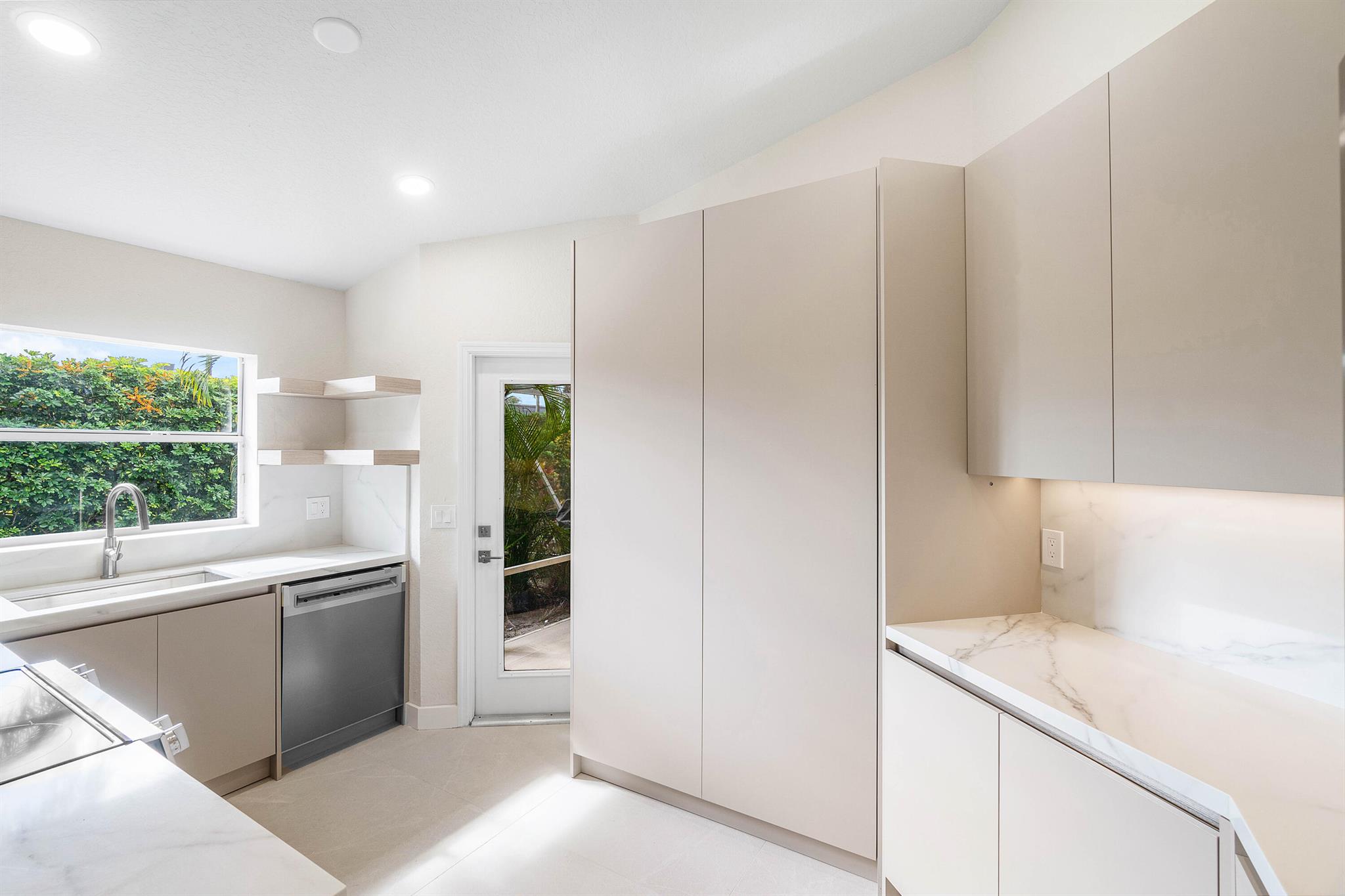 6170 Lake Hibiscus Drive