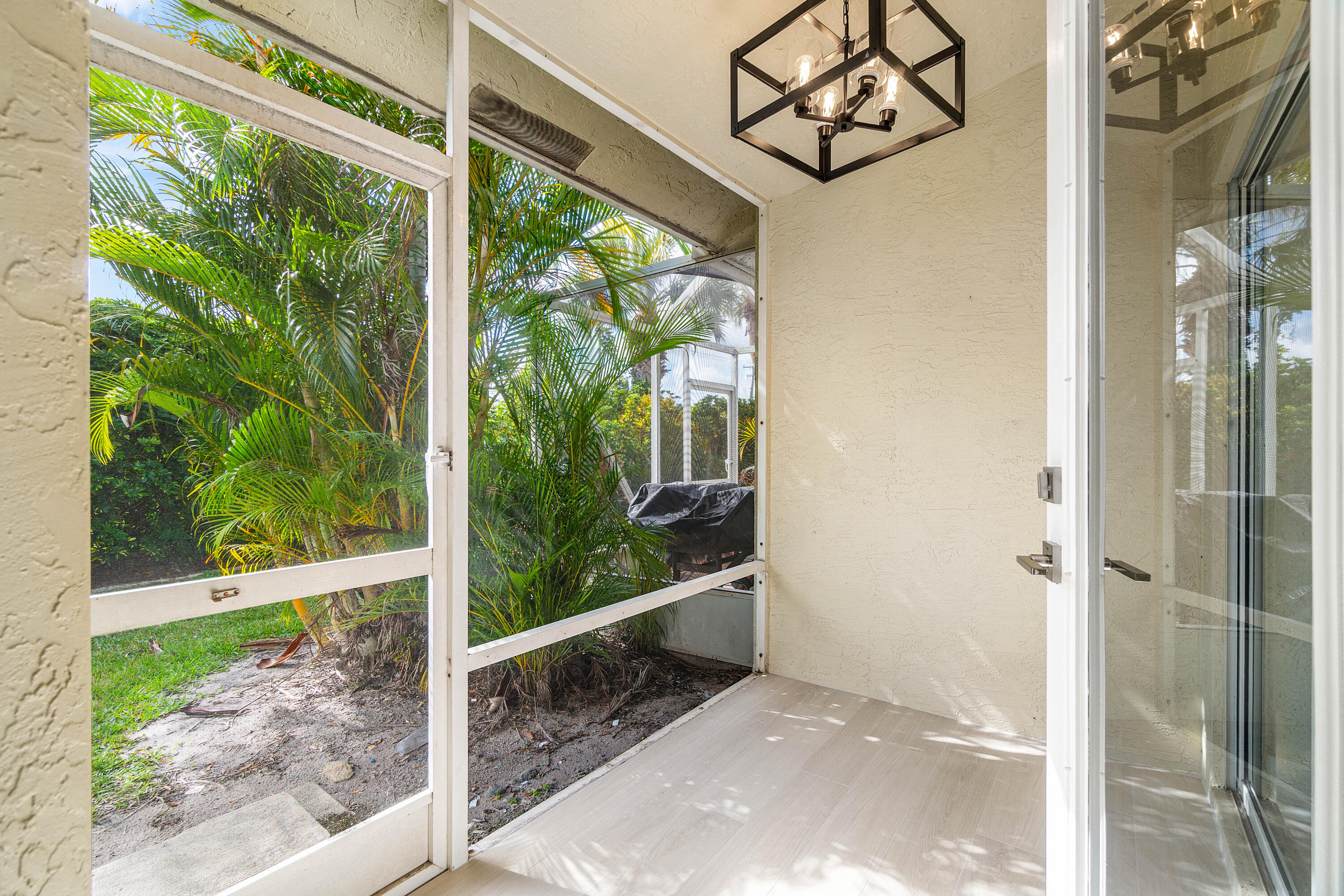 FLORAL LAKES - Residential