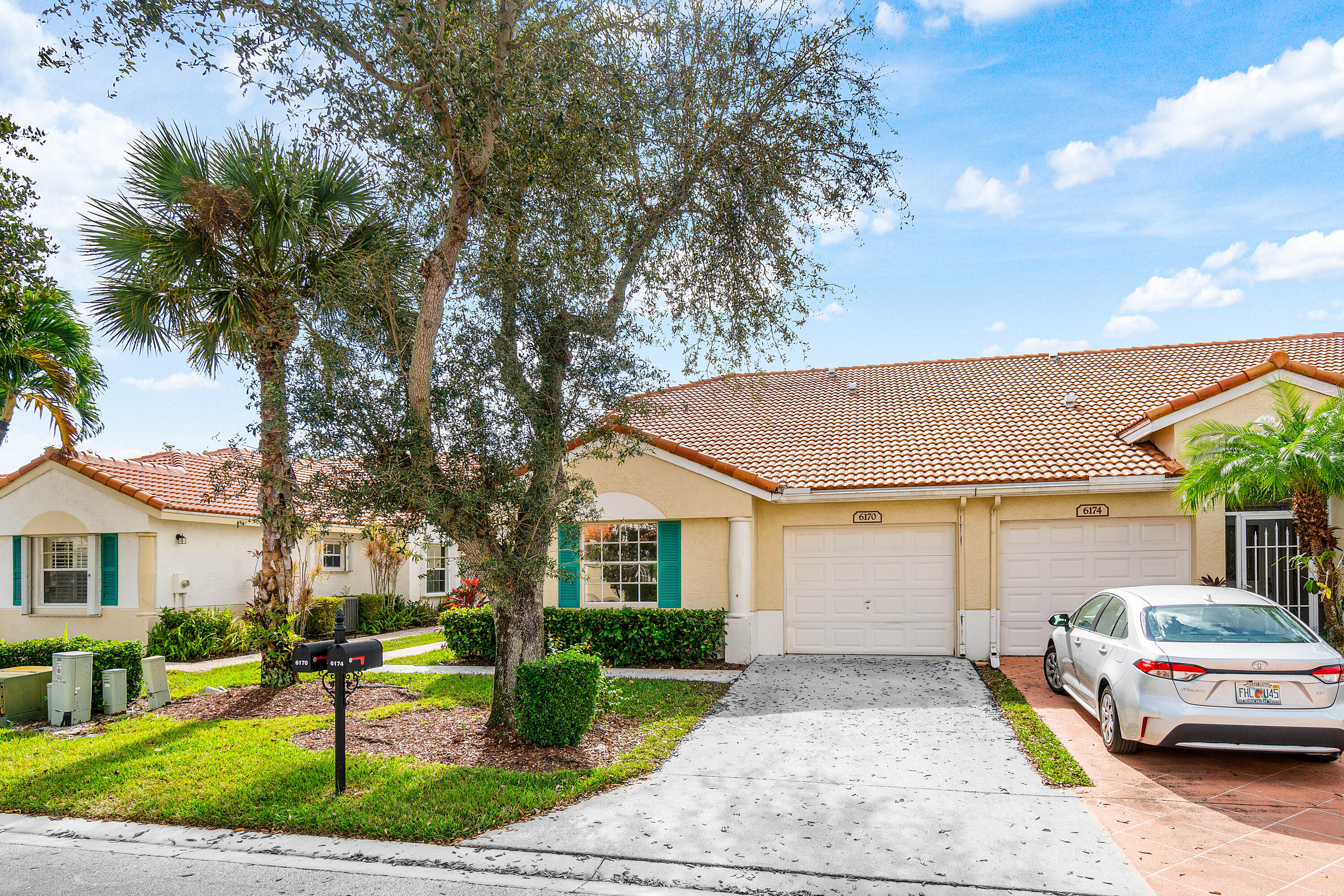 FLORAL LAKES - Residential