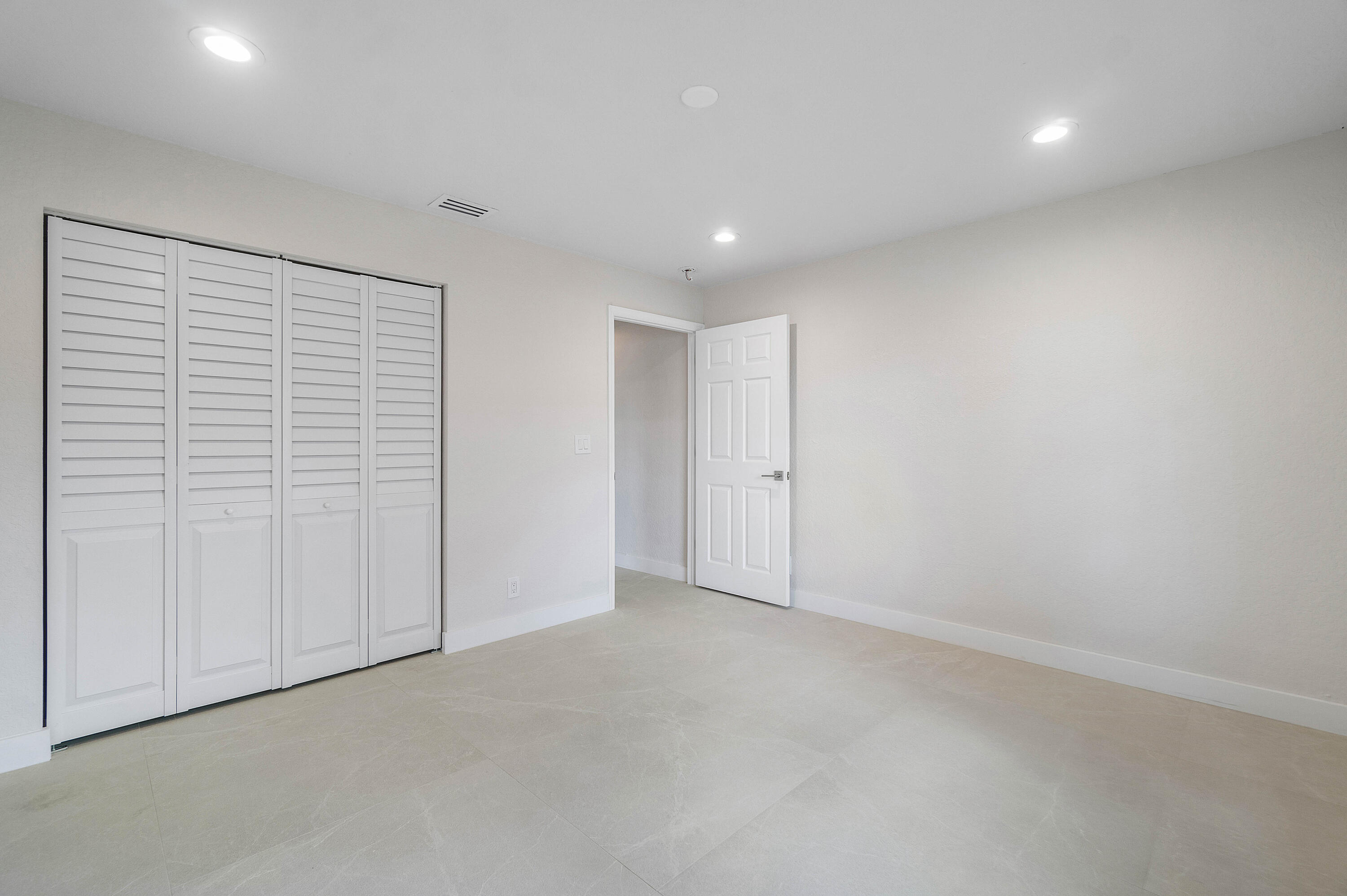 FLORAL LAKES - Residential