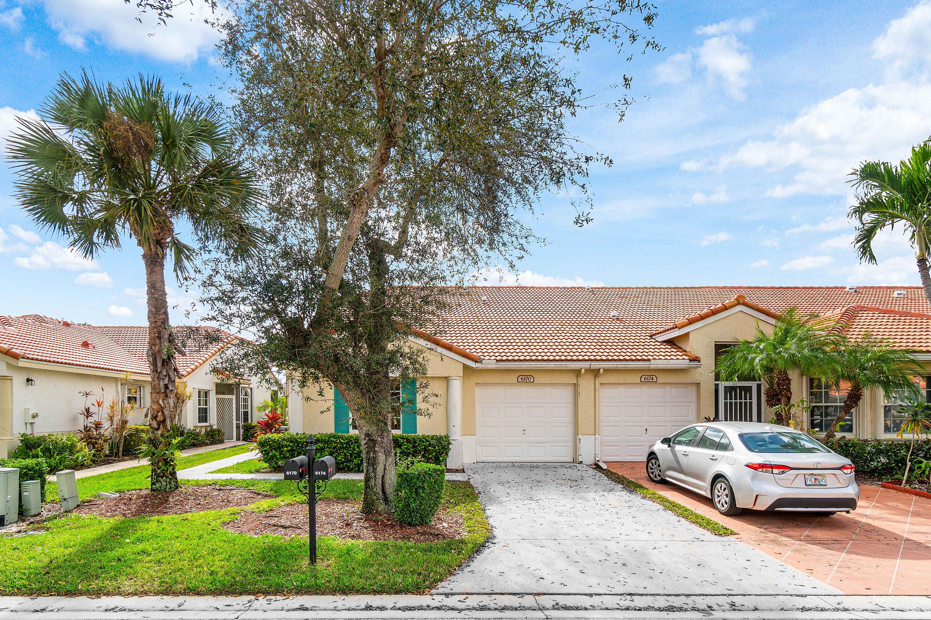 FLORAL LAKES - Residential