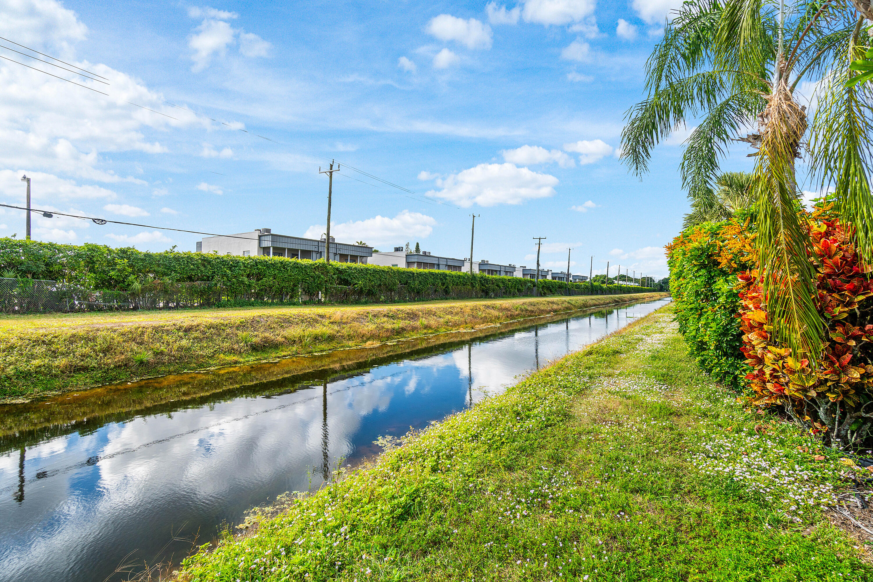 FLORAL LAKES - Residential