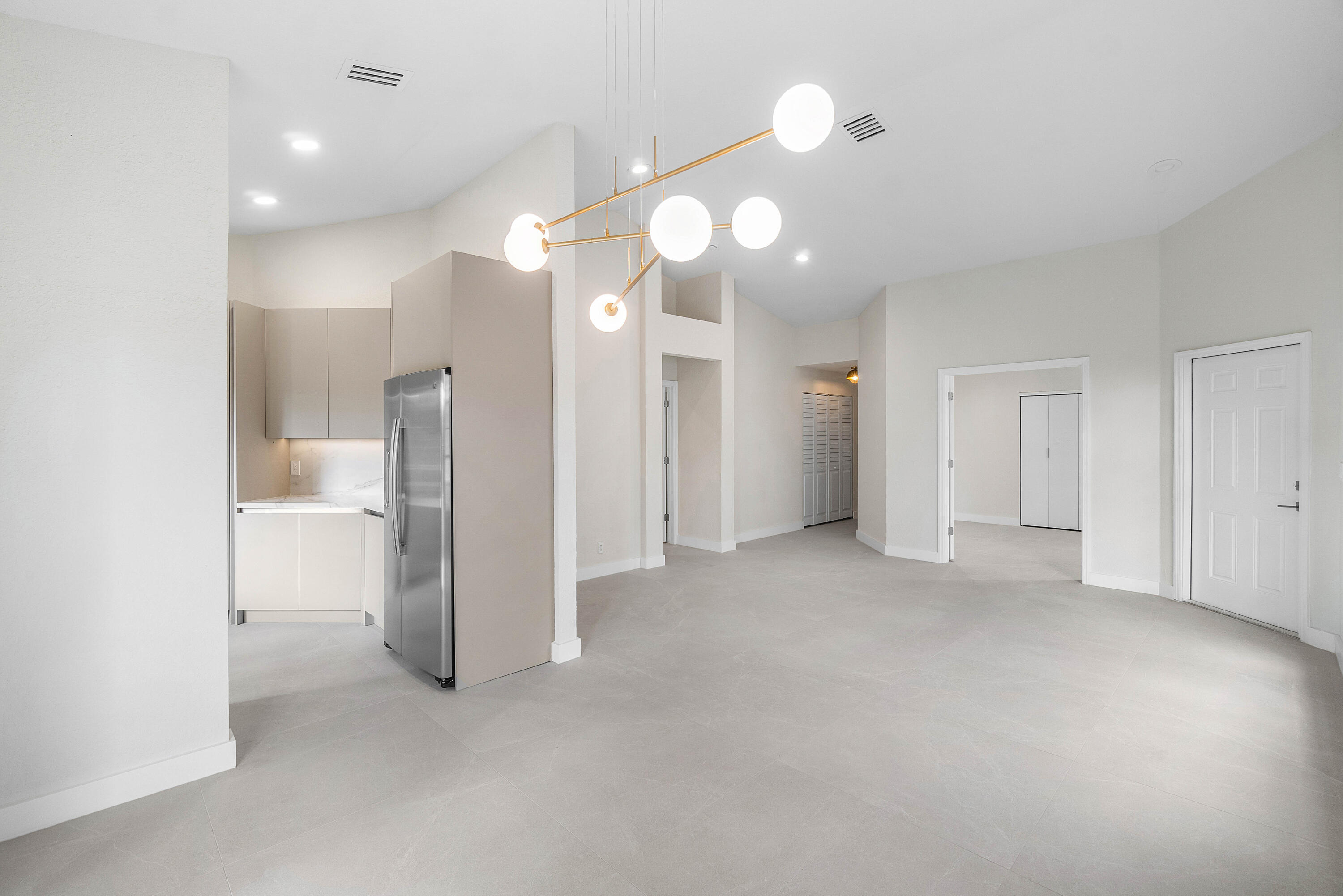 FLORAL LAKES - Residential