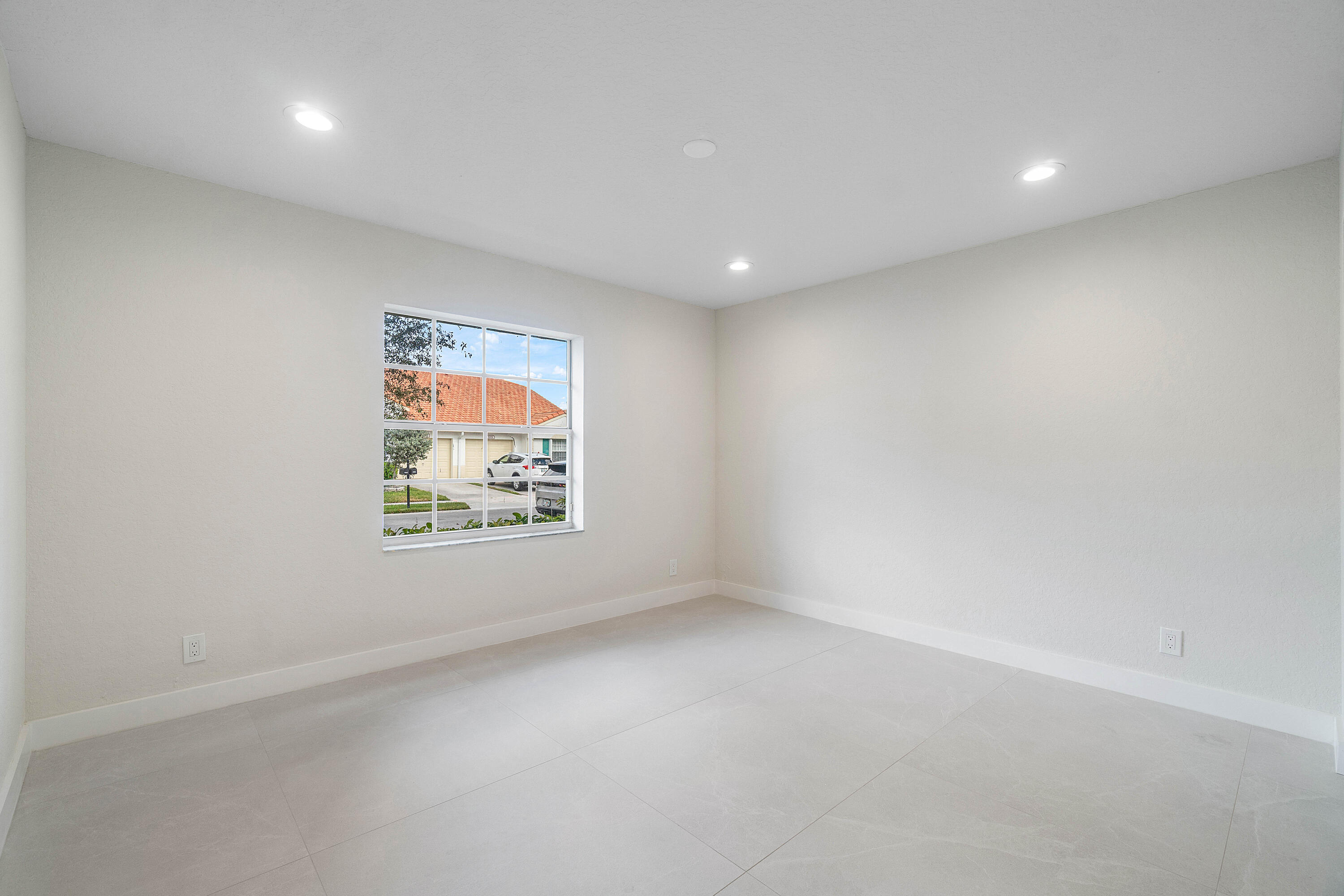 FLORAL LAKES - Residential