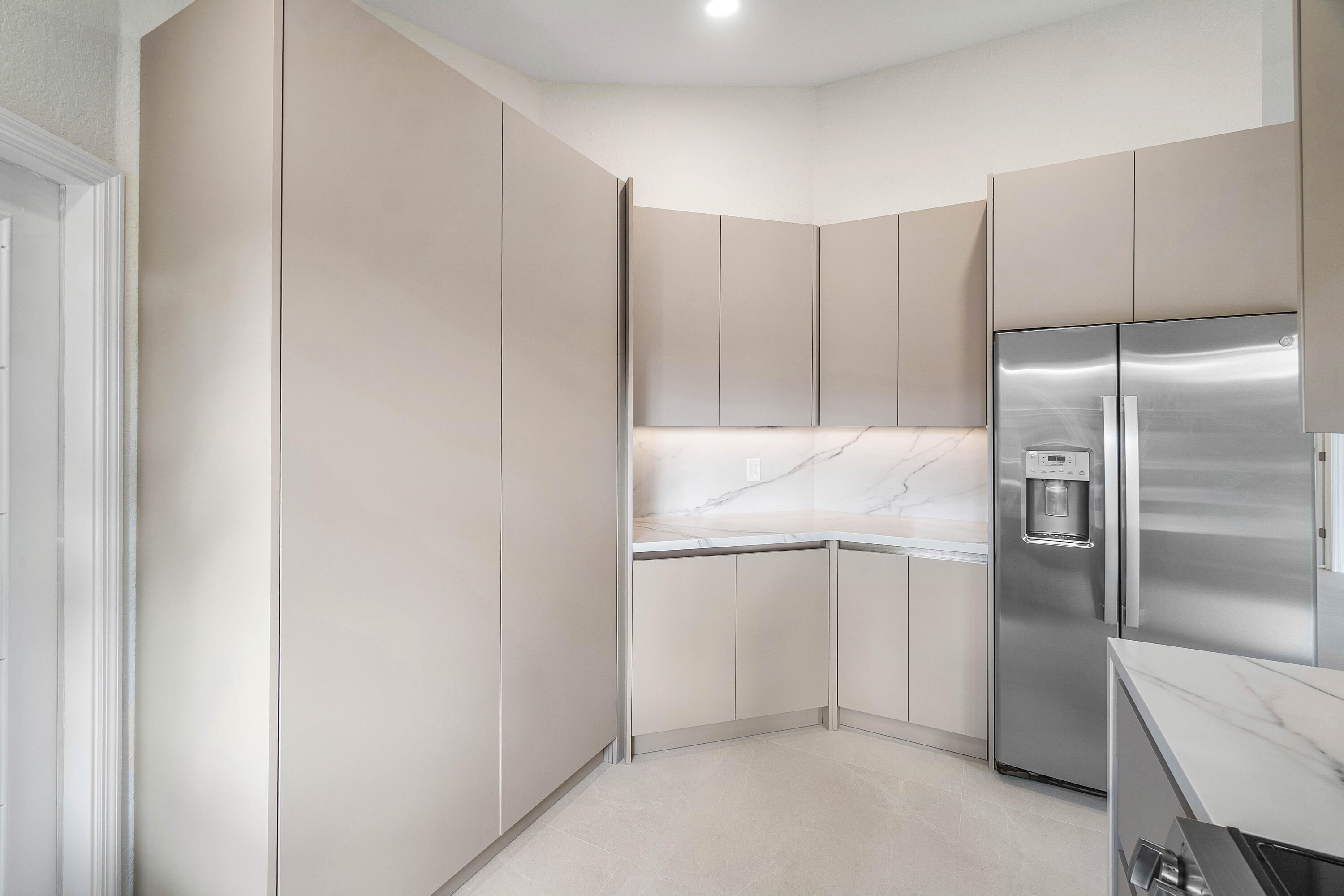 FLORAL LAKES - Residential