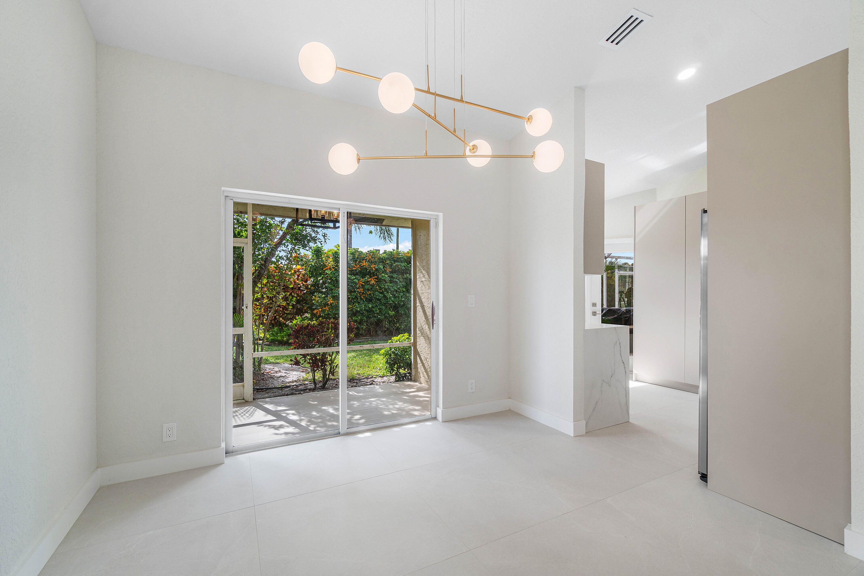 FLORAL LAKES - Residential