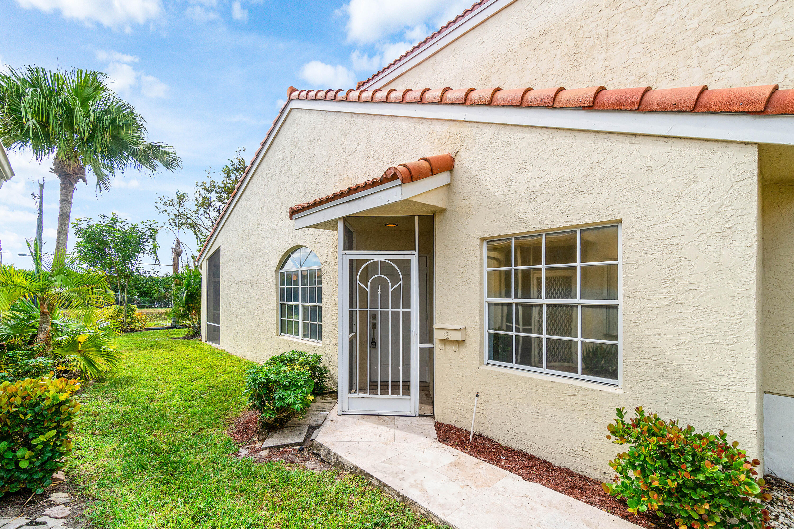 FLORAL LAKES - Residential
