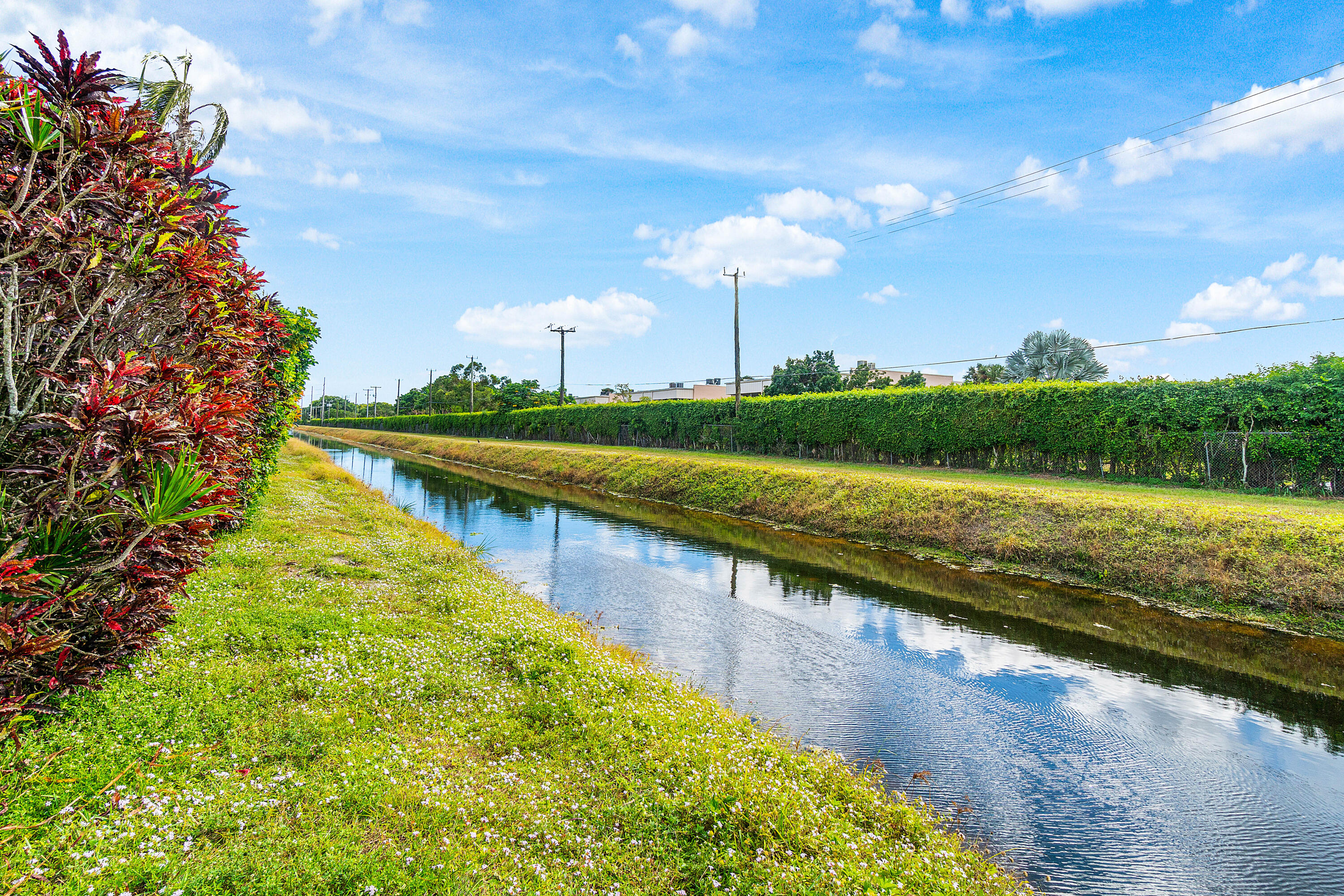 FLORAL LAKES - Residential