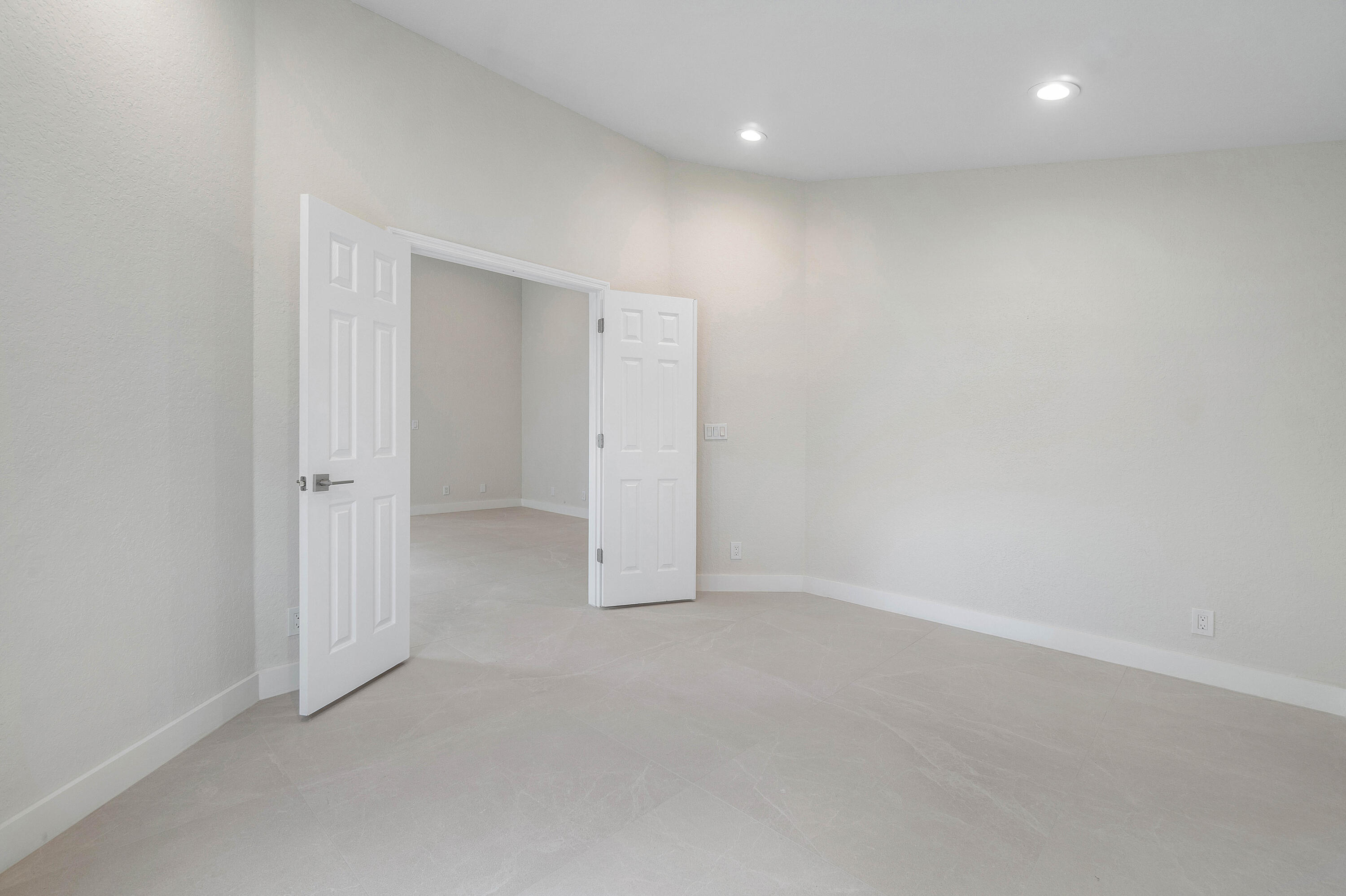 FLORAL LAKES - Residential