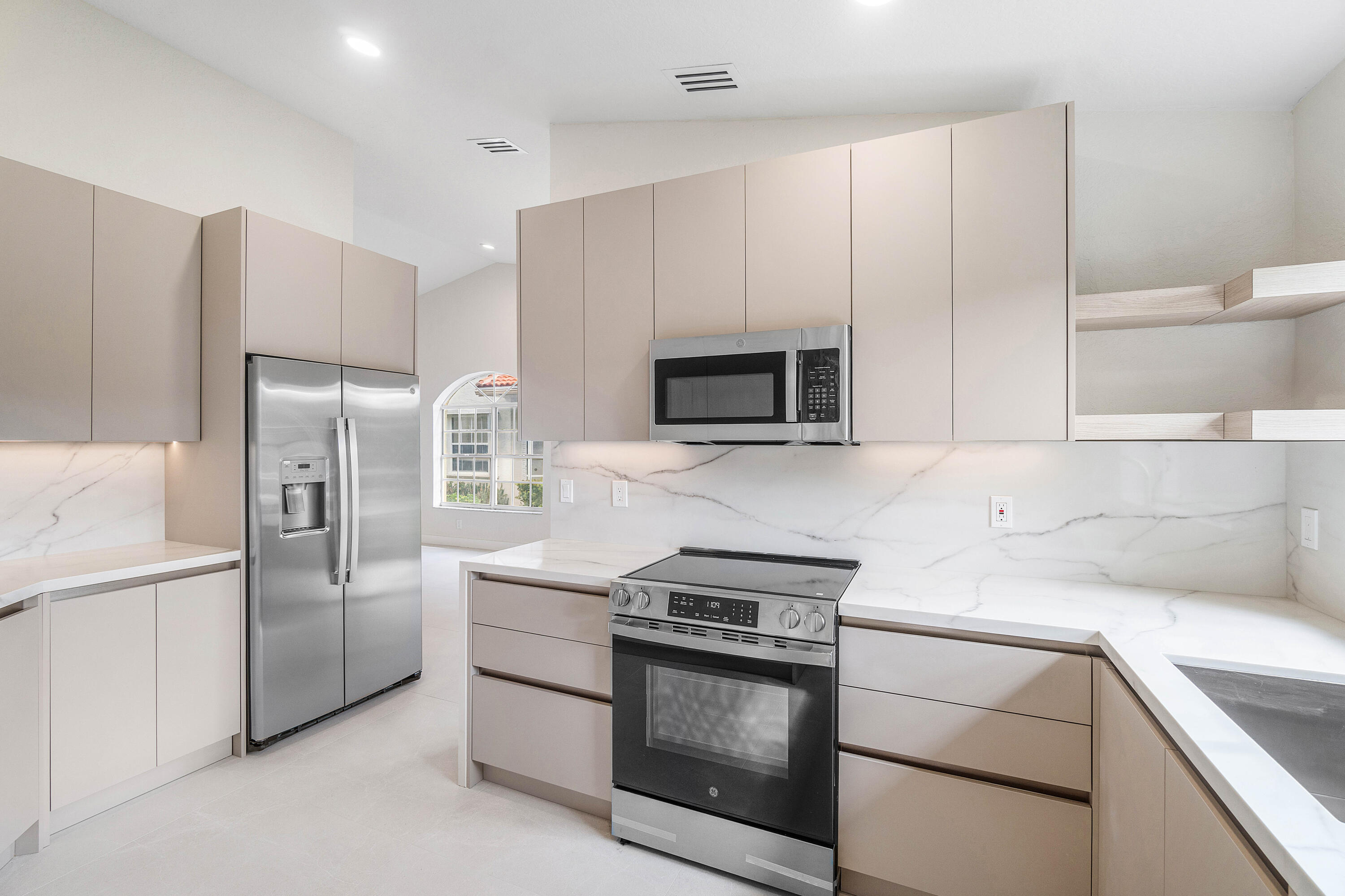 FLORAL LAKES - Residential