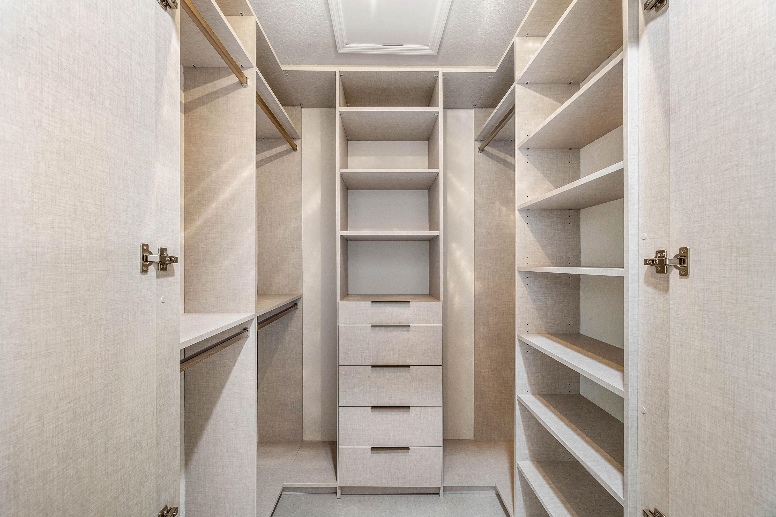 FLORAL LAKES - Residential