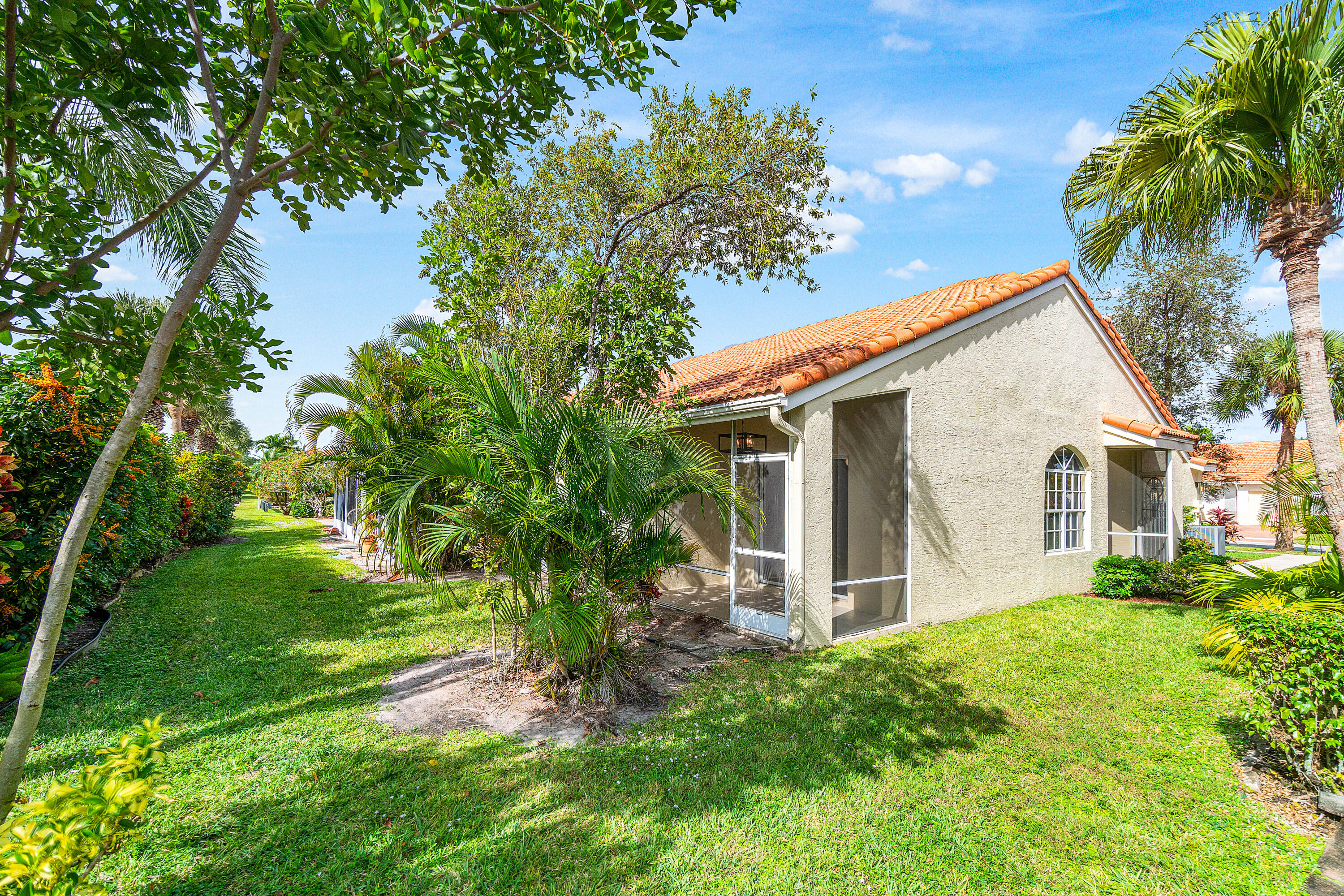 FLORAL LAKES - Residential