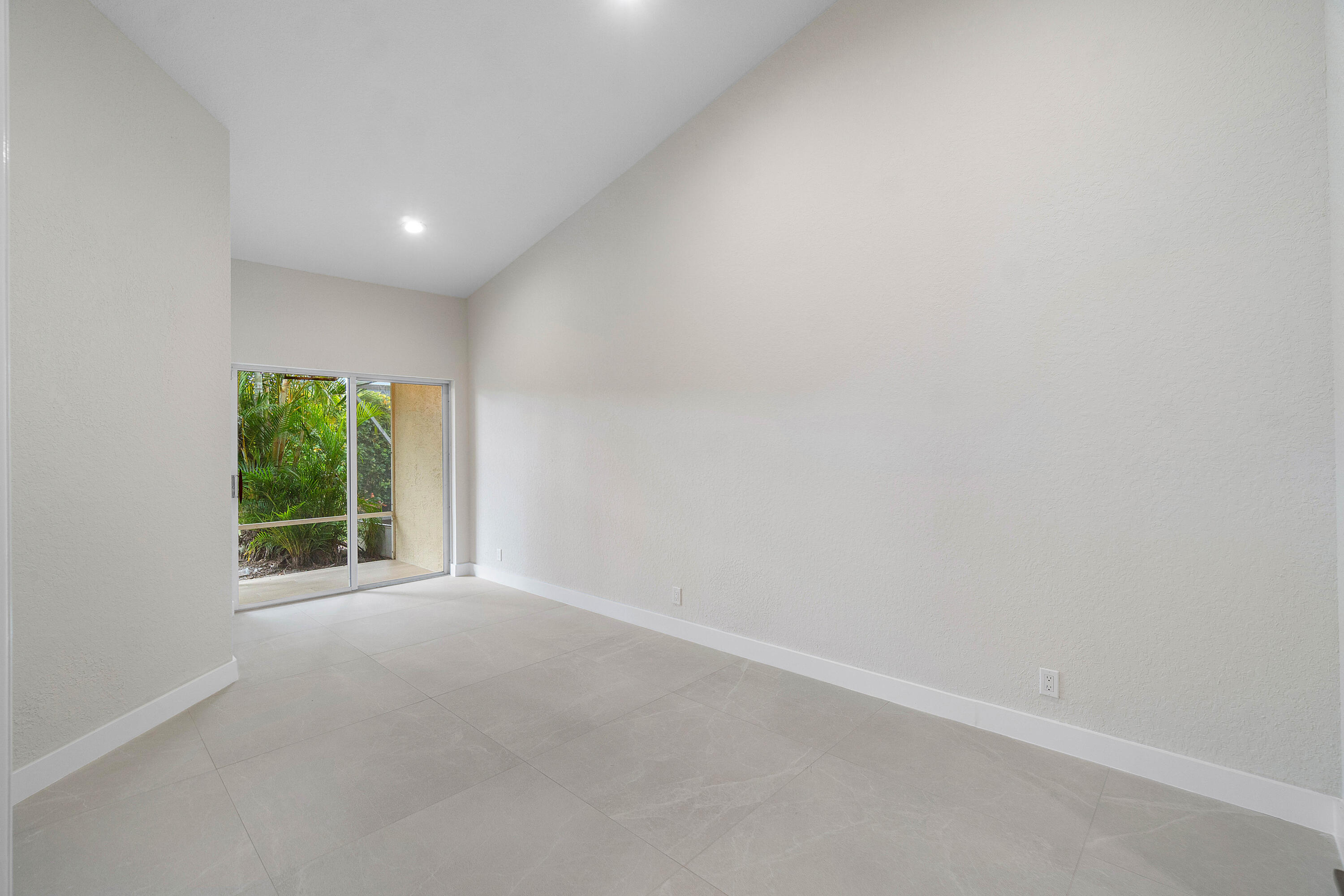 FLORAL LAKES - Residential