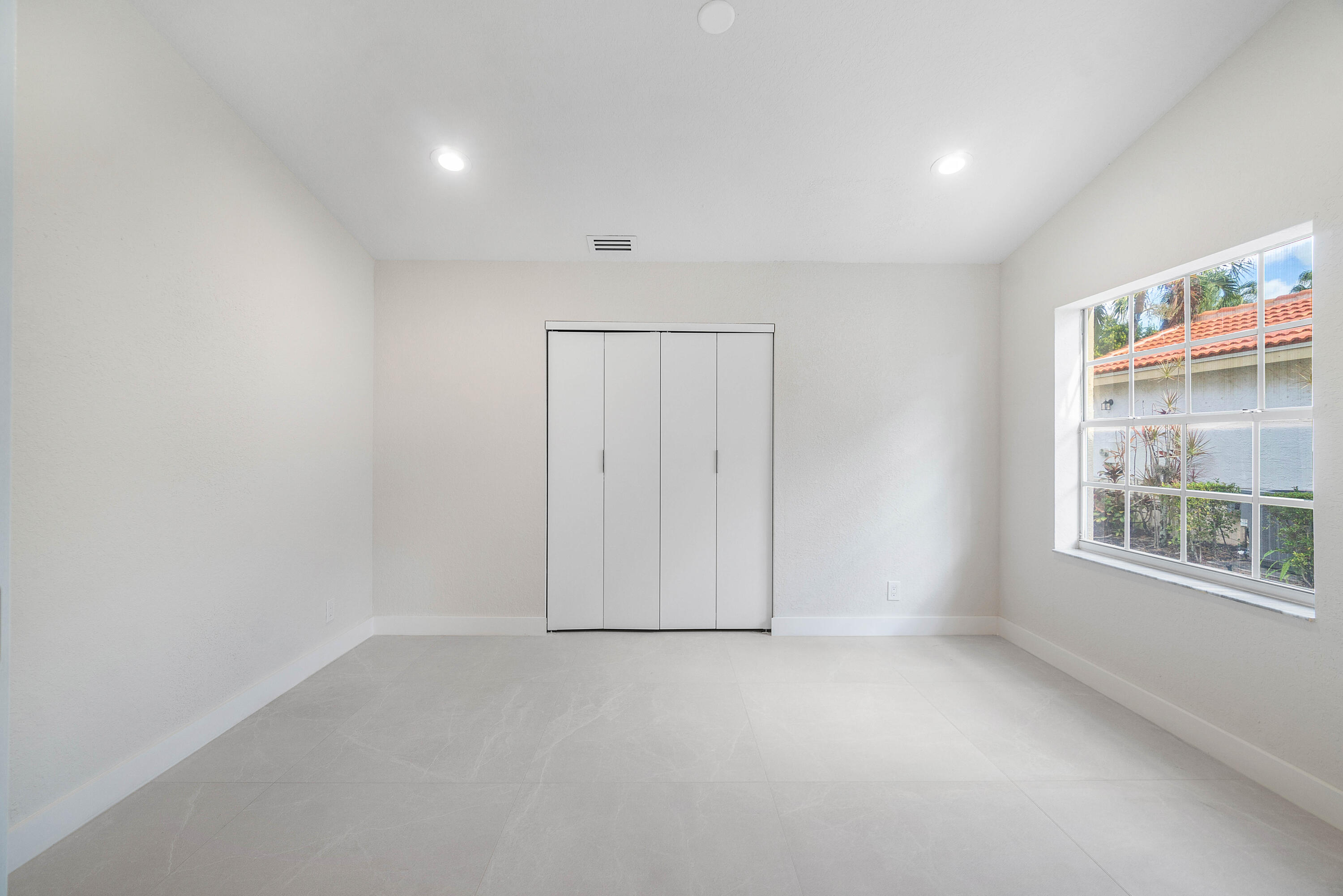 FLORAL LAKES - Residential