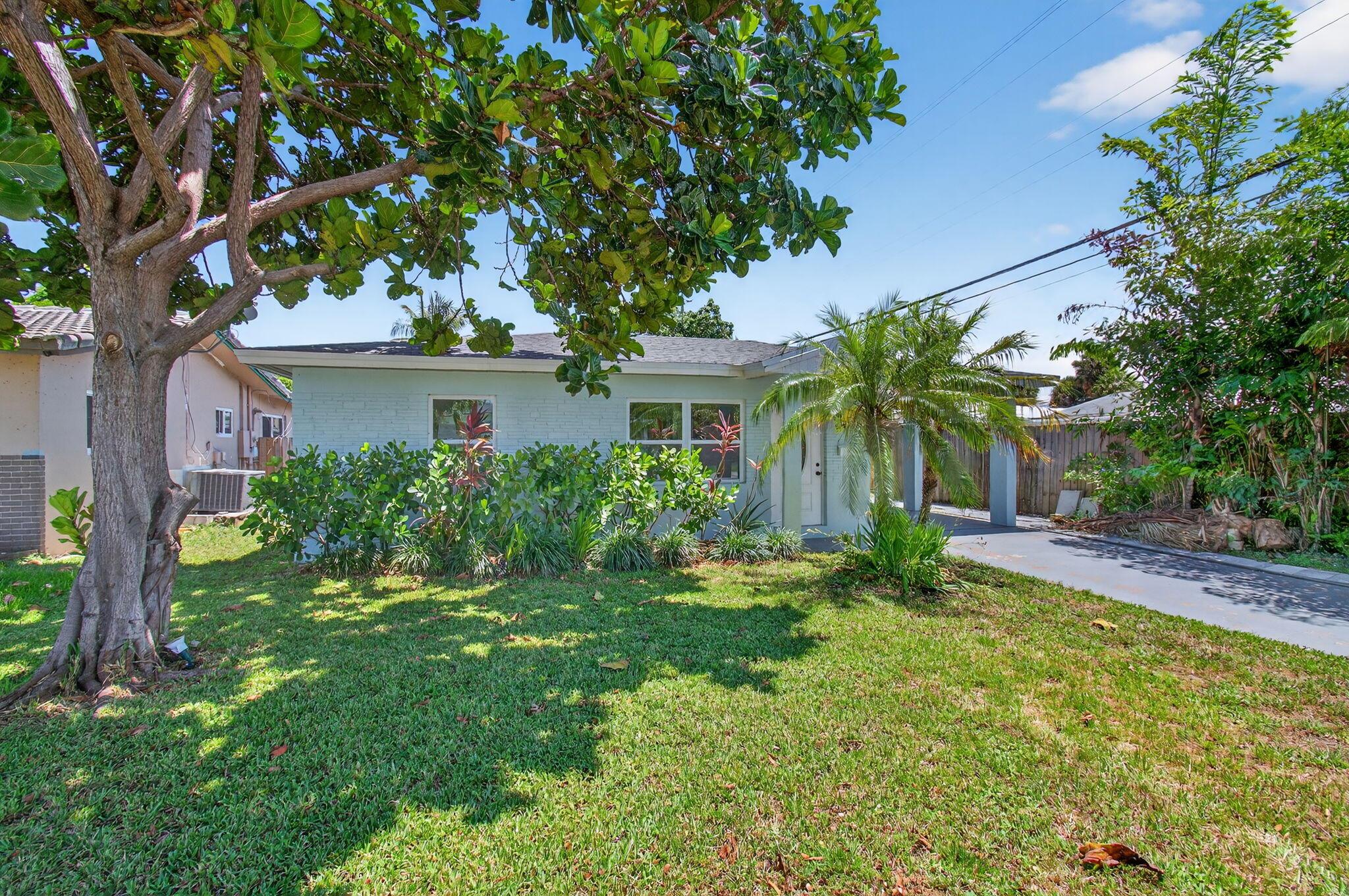 30 NE 46 Street, Oakland Park, FL, 33334/$439,750 2 30 NE 46 Street