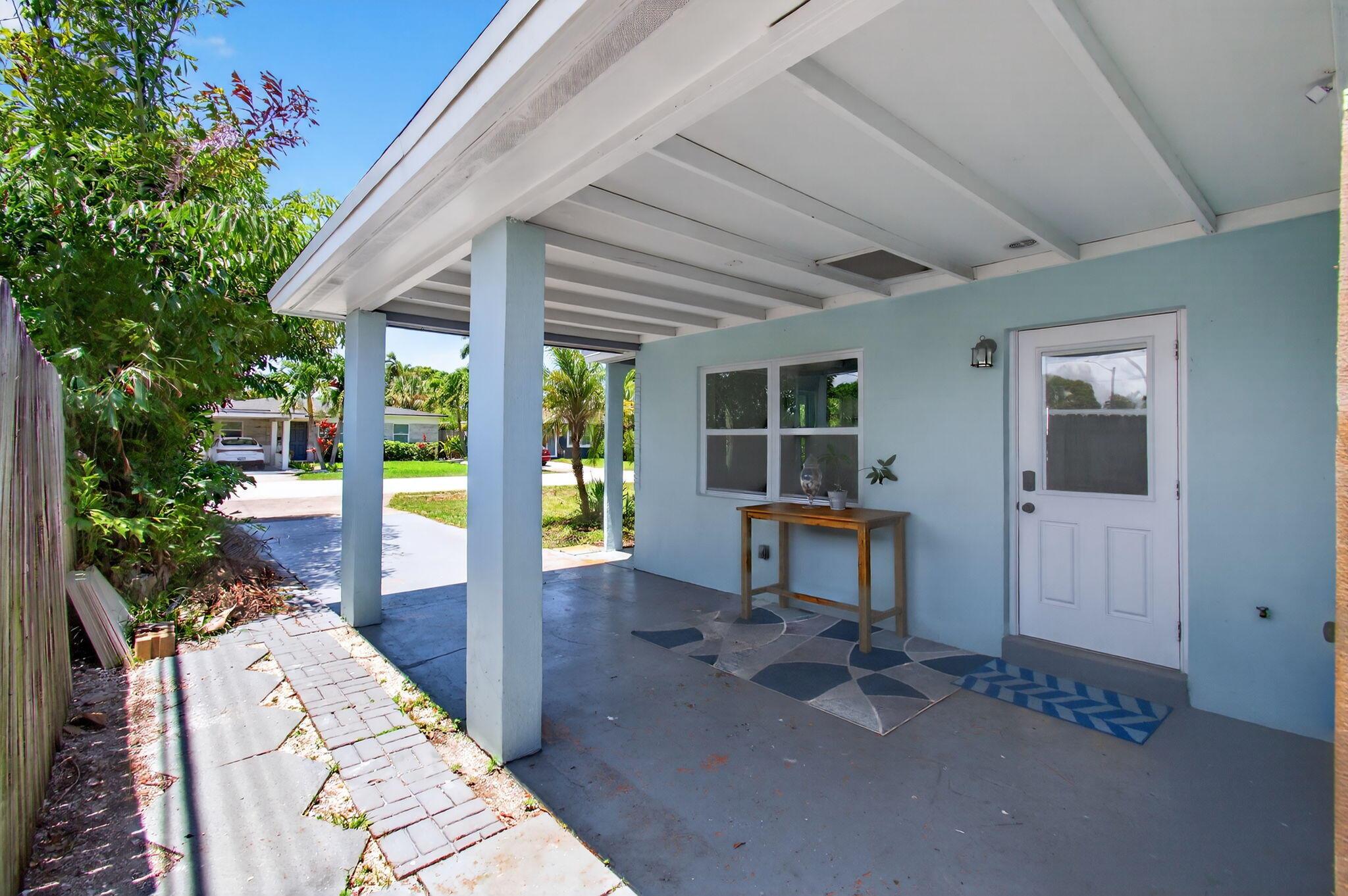 30 NE 46 Street, Oakland Park, FL, 33334/$439,750 4 30 NE 46 Street