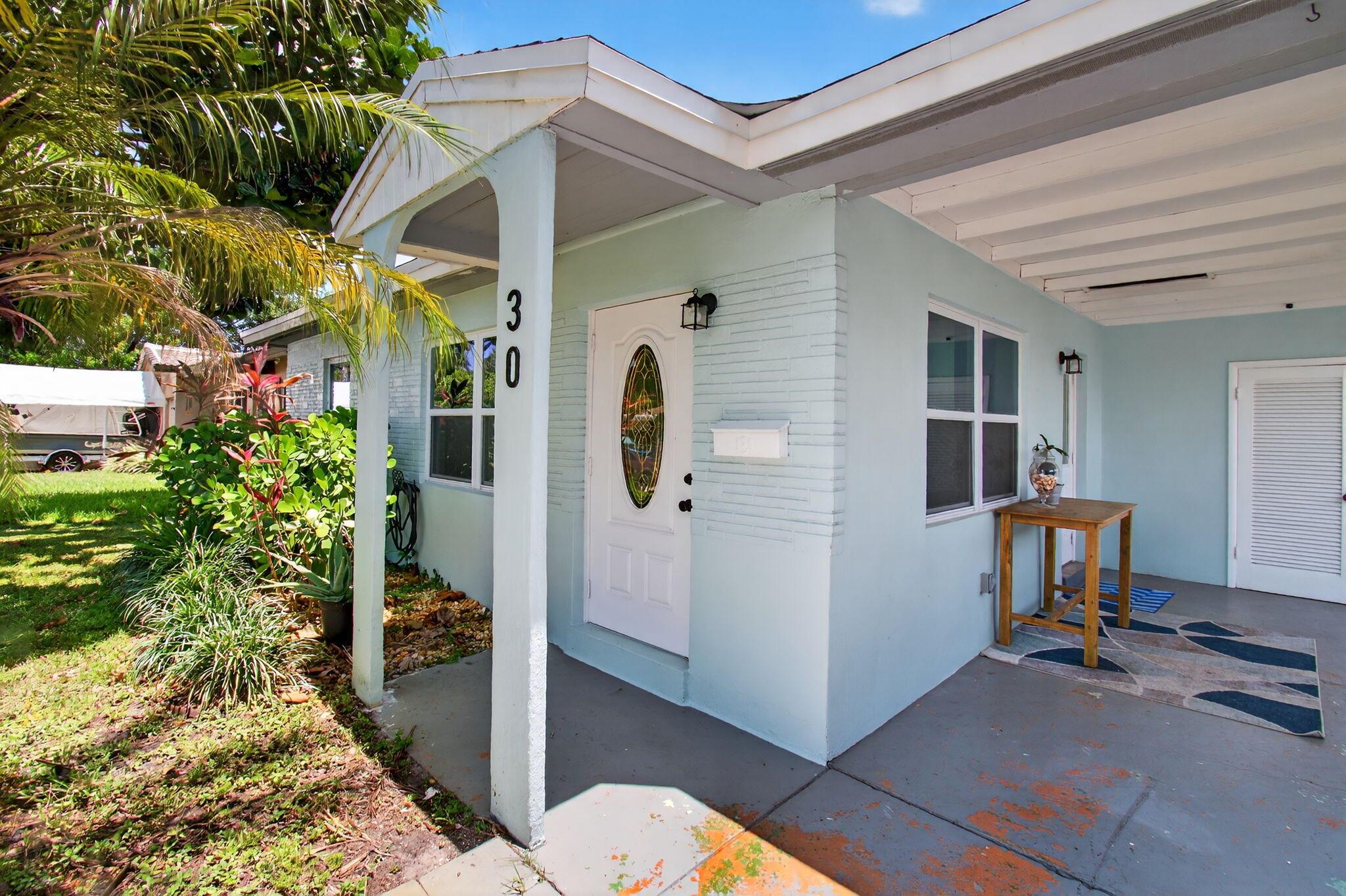30 NE 46 Street, Oakland Park, FL, 33334/$439,750 3 30 NE 46 Street
