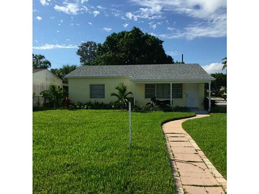 NICE CLEAN PROPERTY. NEW ROOF. FRESH PAINT IN AND OUT. NEW LANDSCAPING AND SPRINKLER SYSTEM. SELLER LOOKING FOR A QUICK DEAL. PRICED TO SELL.