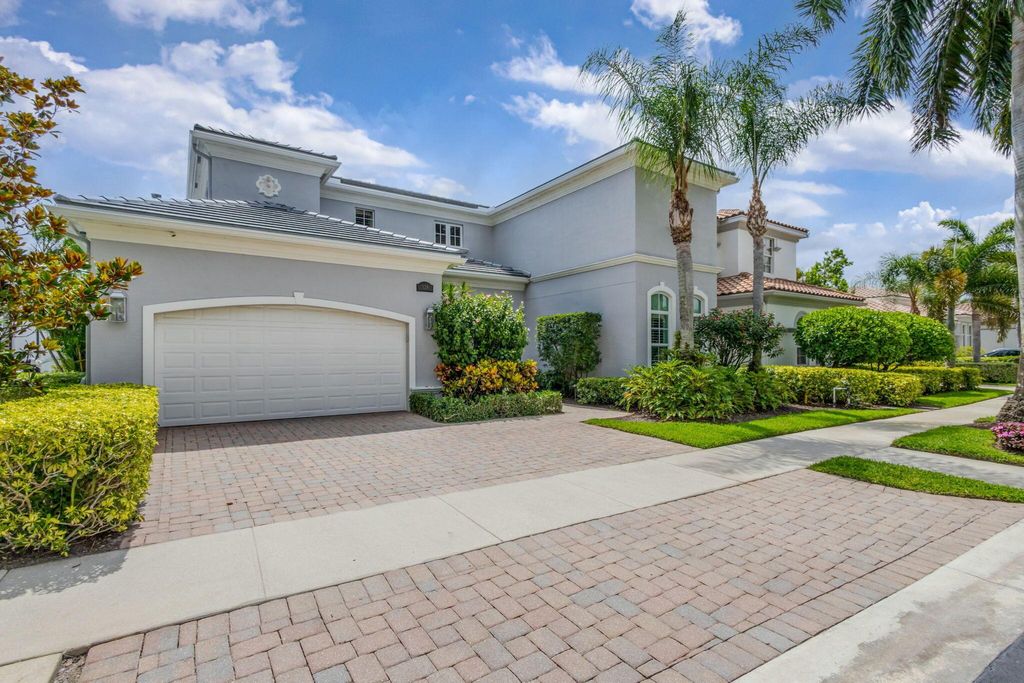 Photo of 128 Siesta Way, Palm Beach Gardens, FL 33418 (MLS # R11149184)