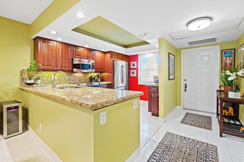 Photo of 3900 Oaks Clubhouse Drive #305, Pompano Beach, FL 33069 (MLS # F10517147)