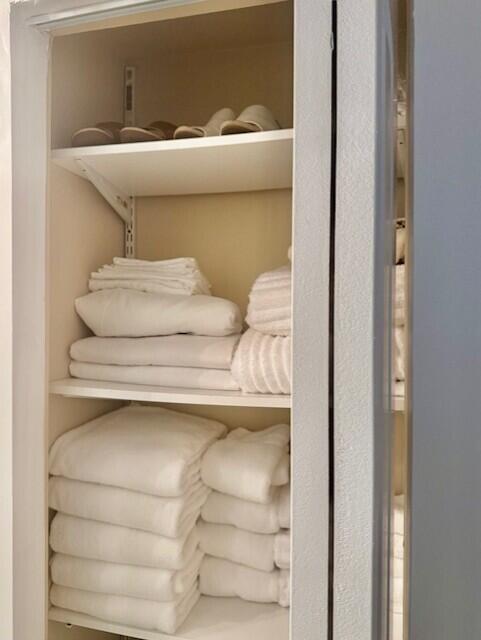 ROYAL SAXON INC - Residential Lease