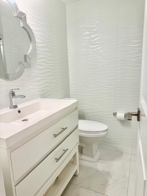 ROYAL SAXON INC - Residential Lease