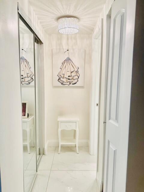 ROYAL SAXON INC - Residential Lease