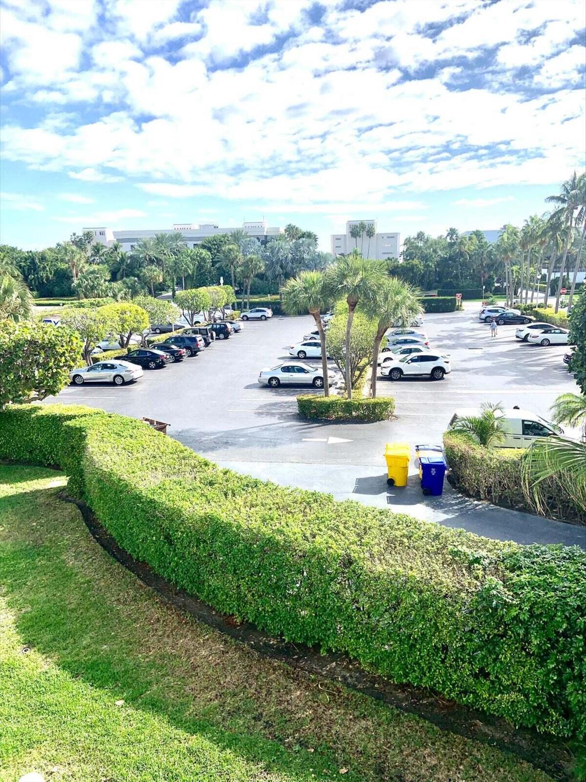 ROYAL SAXON INC - Residential Lease