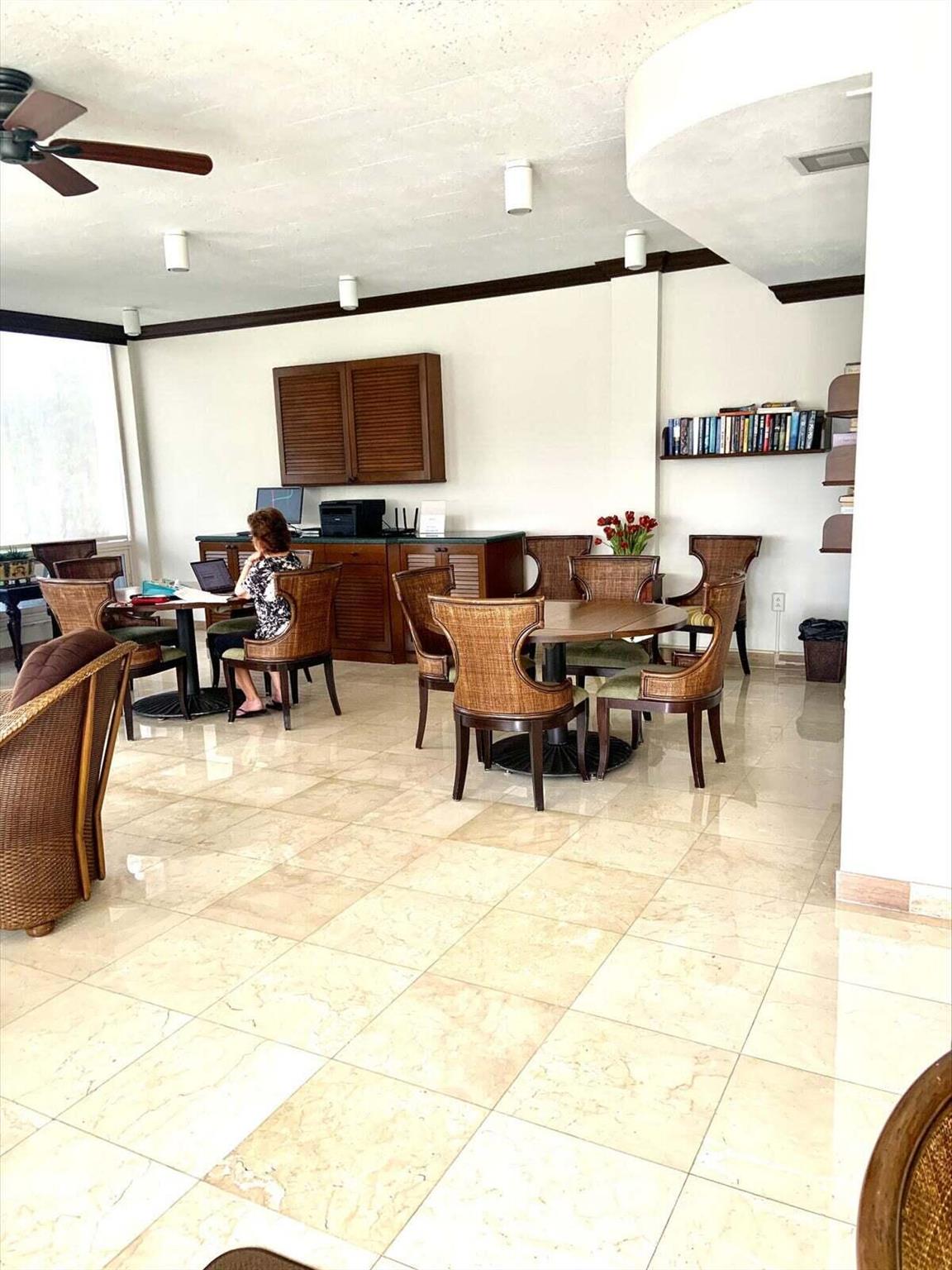 ROYAL SAXON INC - Residential Lease