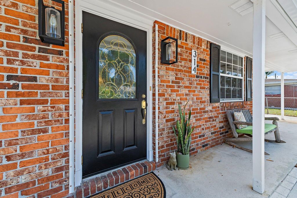 Photo of 314 Fern Street, Jupiter, FL 33458 (MLS # R11106914)