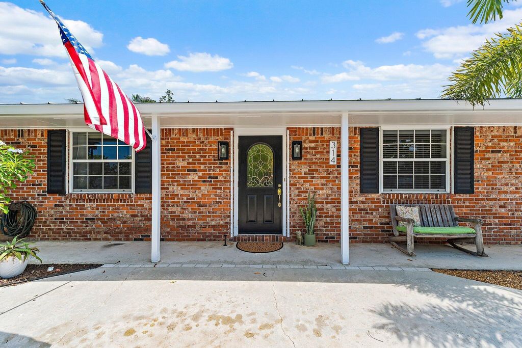 Photo of 314 Fern Street, Jupiter, FL 33458 (MLS # R11106914)