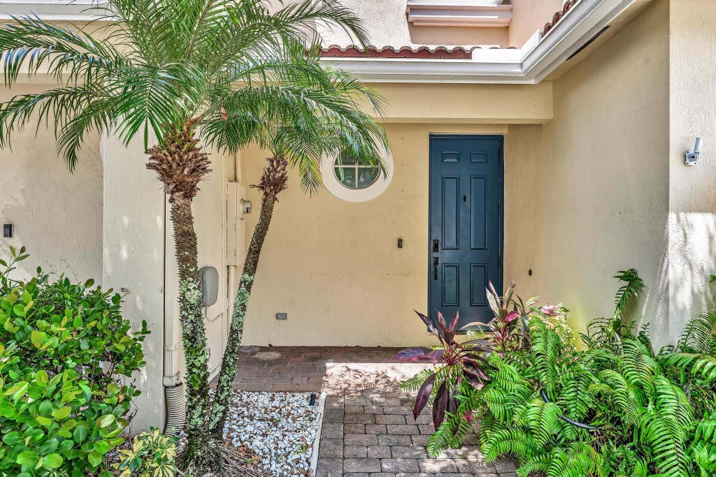 Photo of 3028 N EVERGREEN Circle, Boynton Beach, FL 33426 (MLS # B26067796)