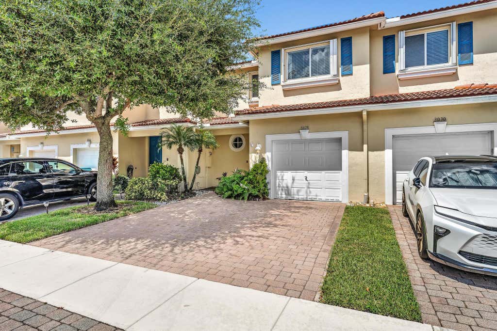 Photo of 3028 N EVERGREEN Circle, Boynton Beach, FL 33426 (MLS # B26067796)
