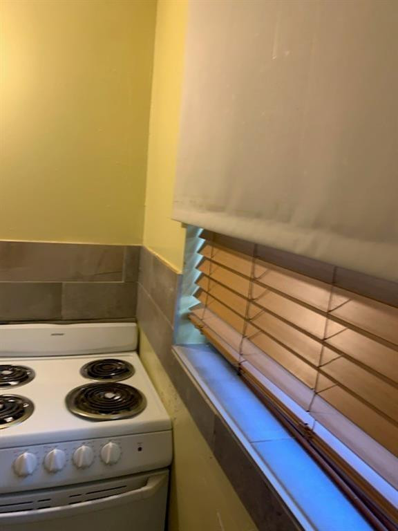 The Knolls 1st Sec 69-48 - Residential Lease