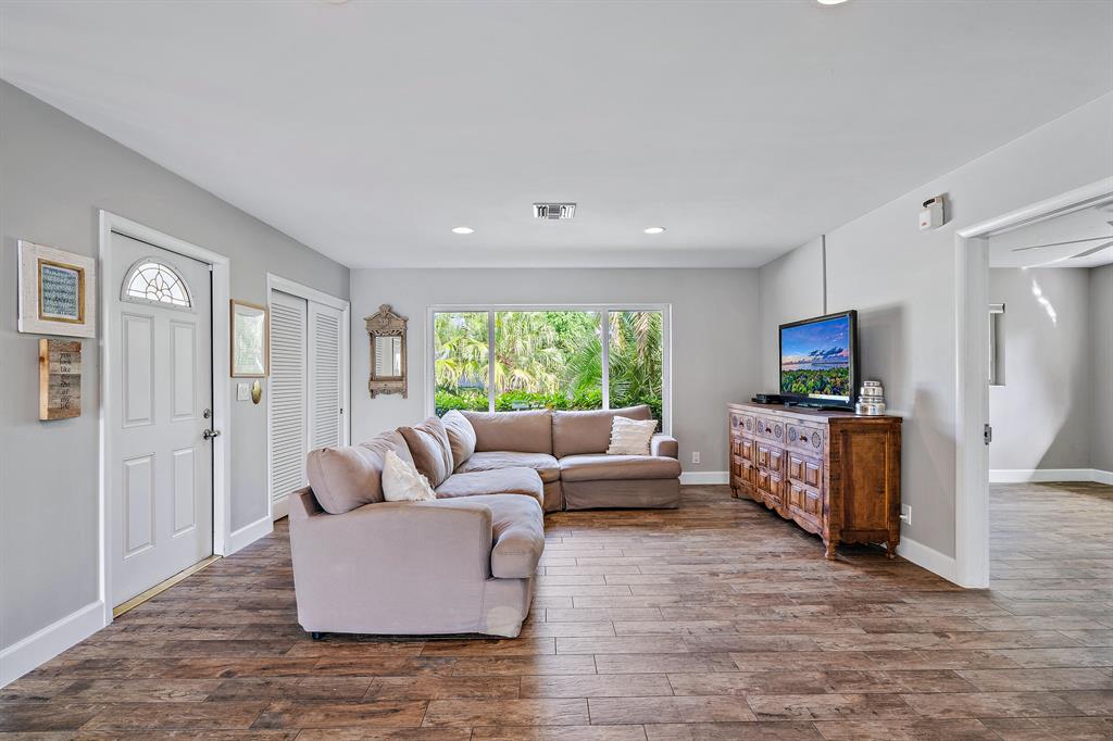 TEQUESTA IN PB 25 PGS 7 TO 15 INC - Residential